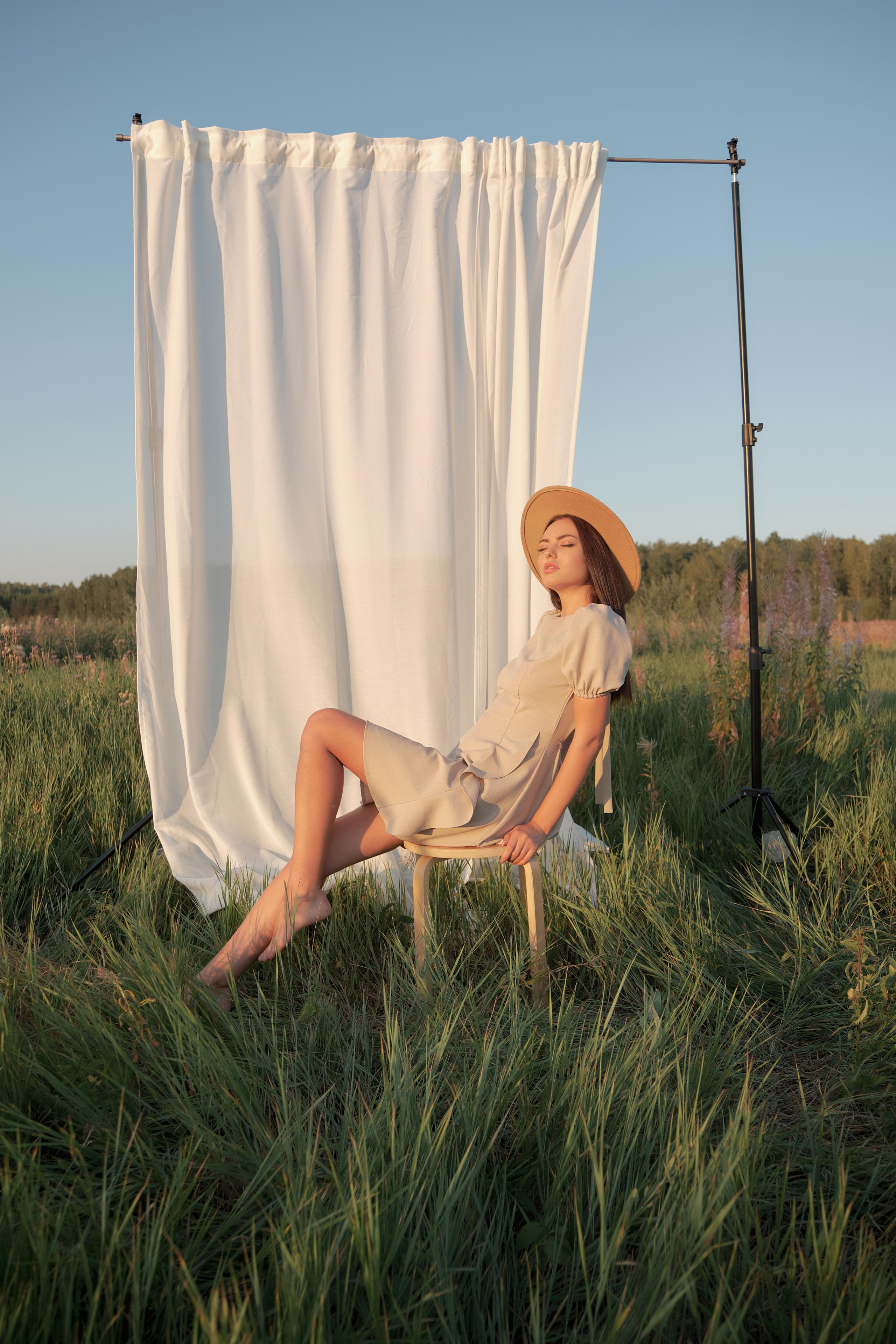 Диана. Портрет в поле со шторами. Свадебный и портретный фотограф в Екатеринбурге Александр Блюденов