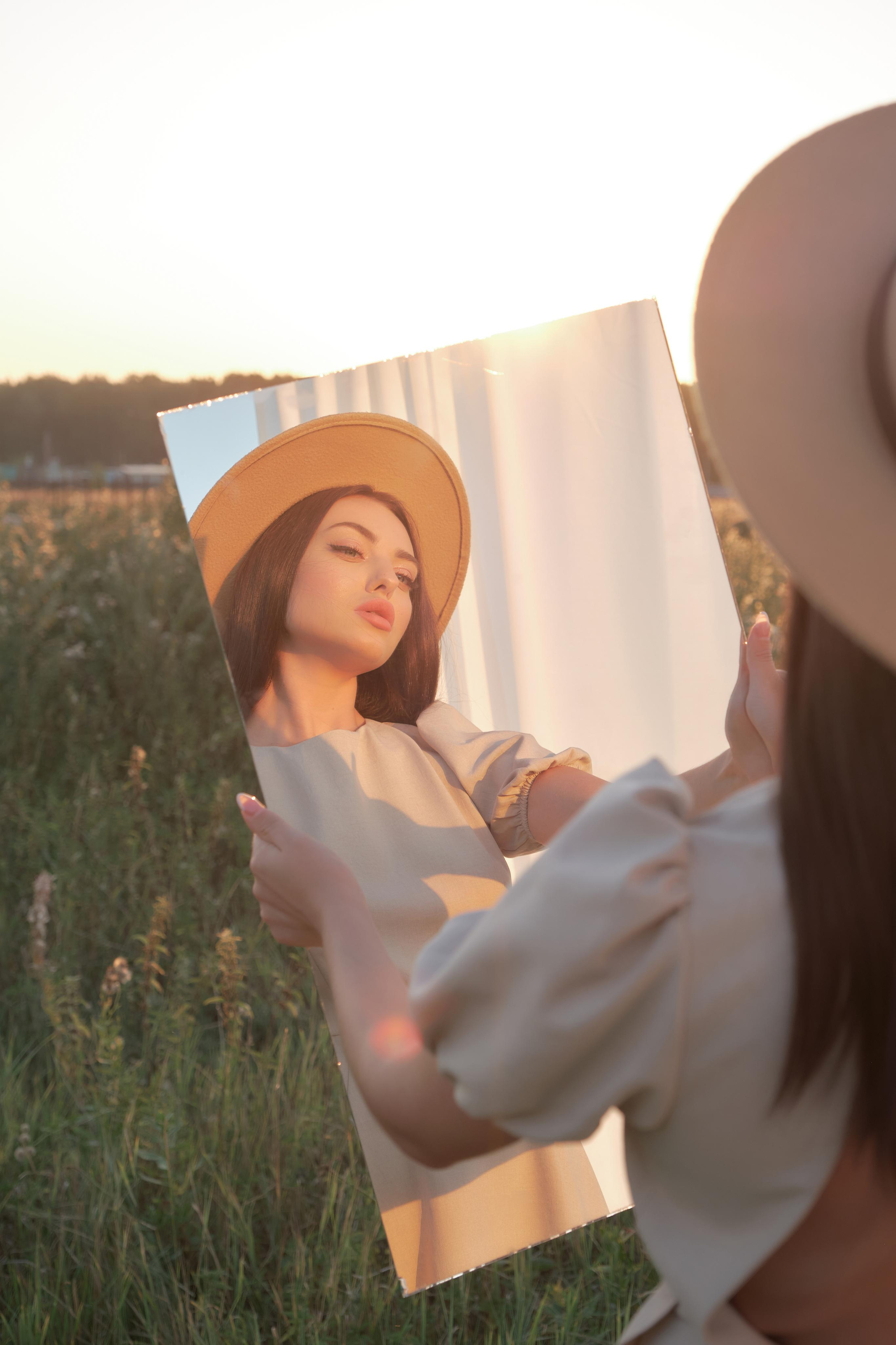 Диана. Портрет в поле со шторами. Свадебный и портретный фотограф в Екатеринбурге Александр Блюденов