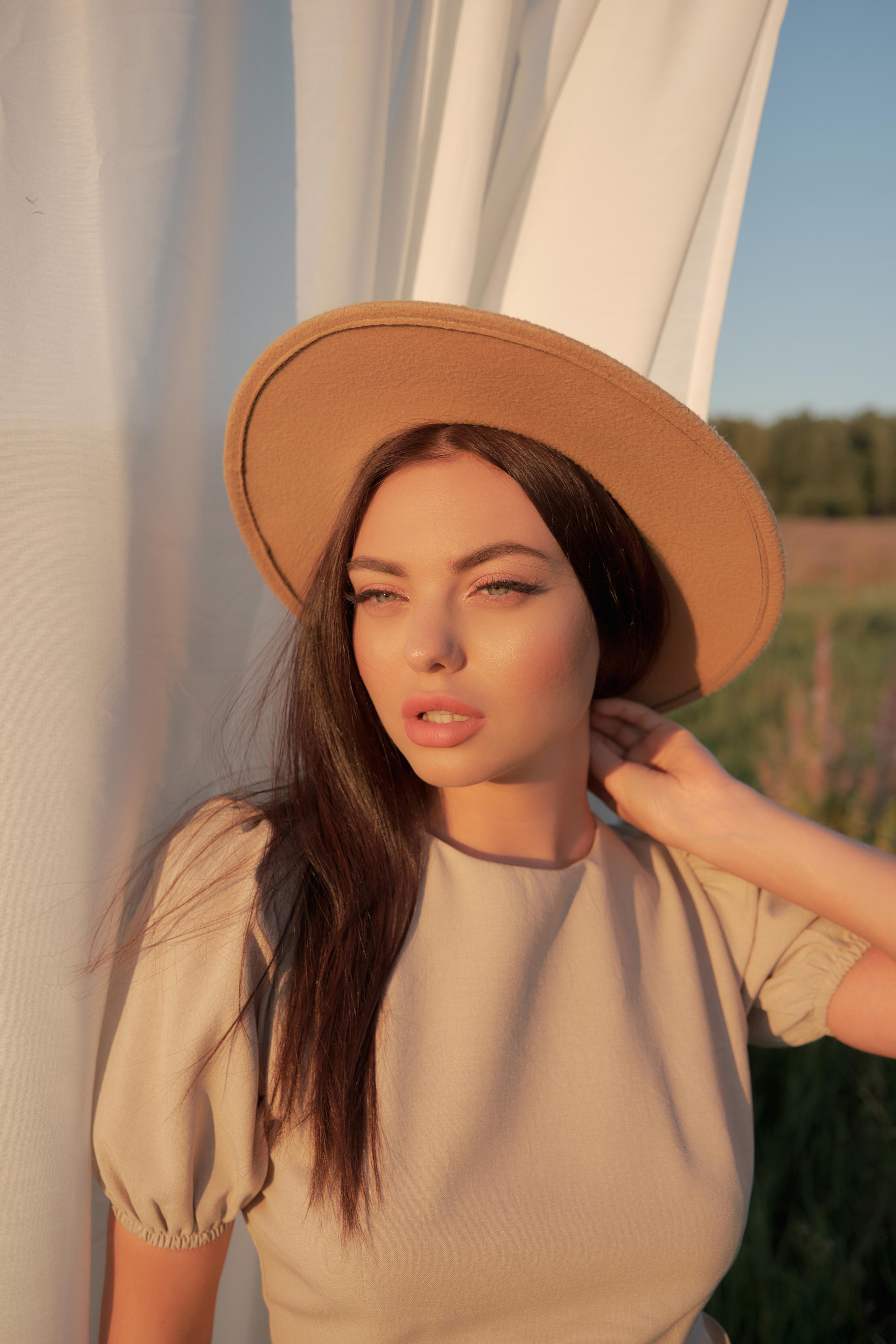 Диана. Портрет в поле со шторами. Свадебный и портретный фотограф в Екатеринбурге Александр Блюденов