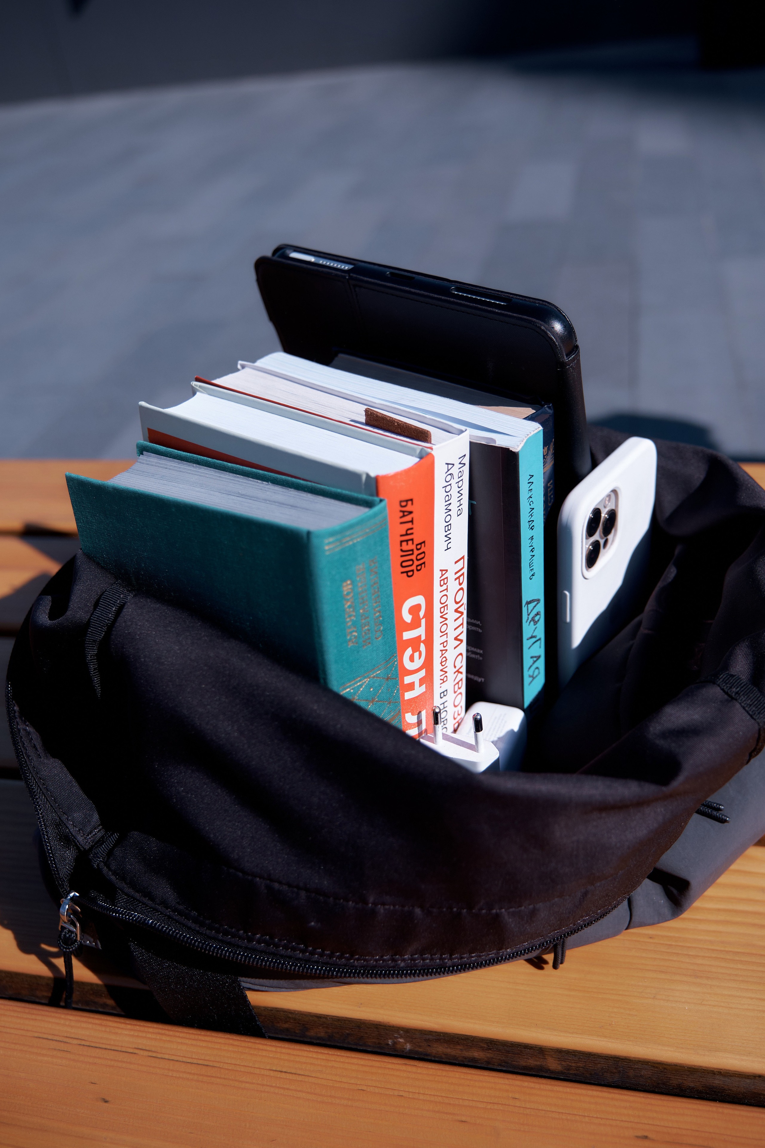 Катя. Портрет в книжном магазине. Свадебный и портретный фотограф в Екатеринбурге Александр Блюденов