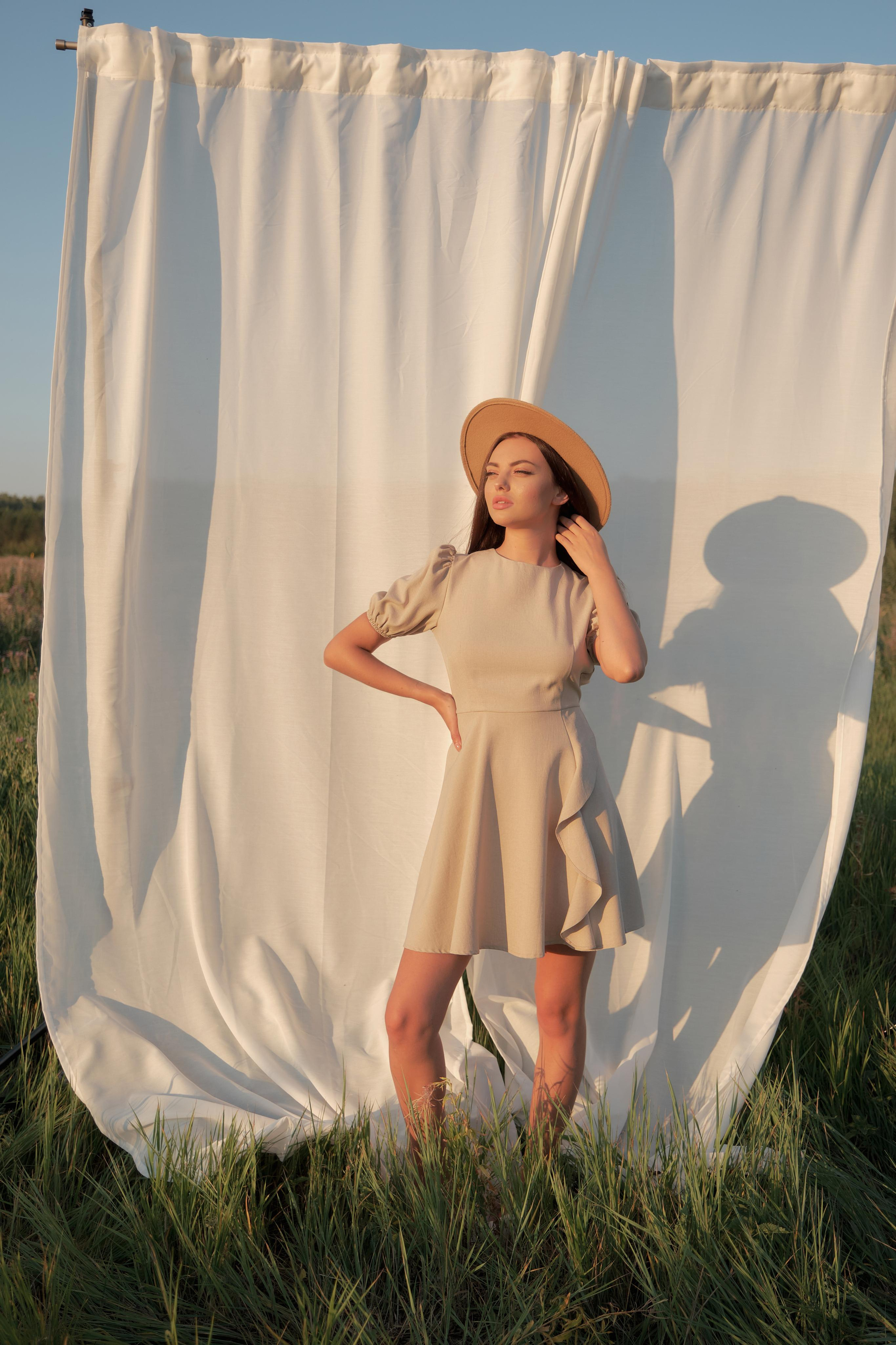 Диана. Портрет в поле со шторами. Свадебный и портретный фотограф в Екатеринбурге Александр Блюденов
