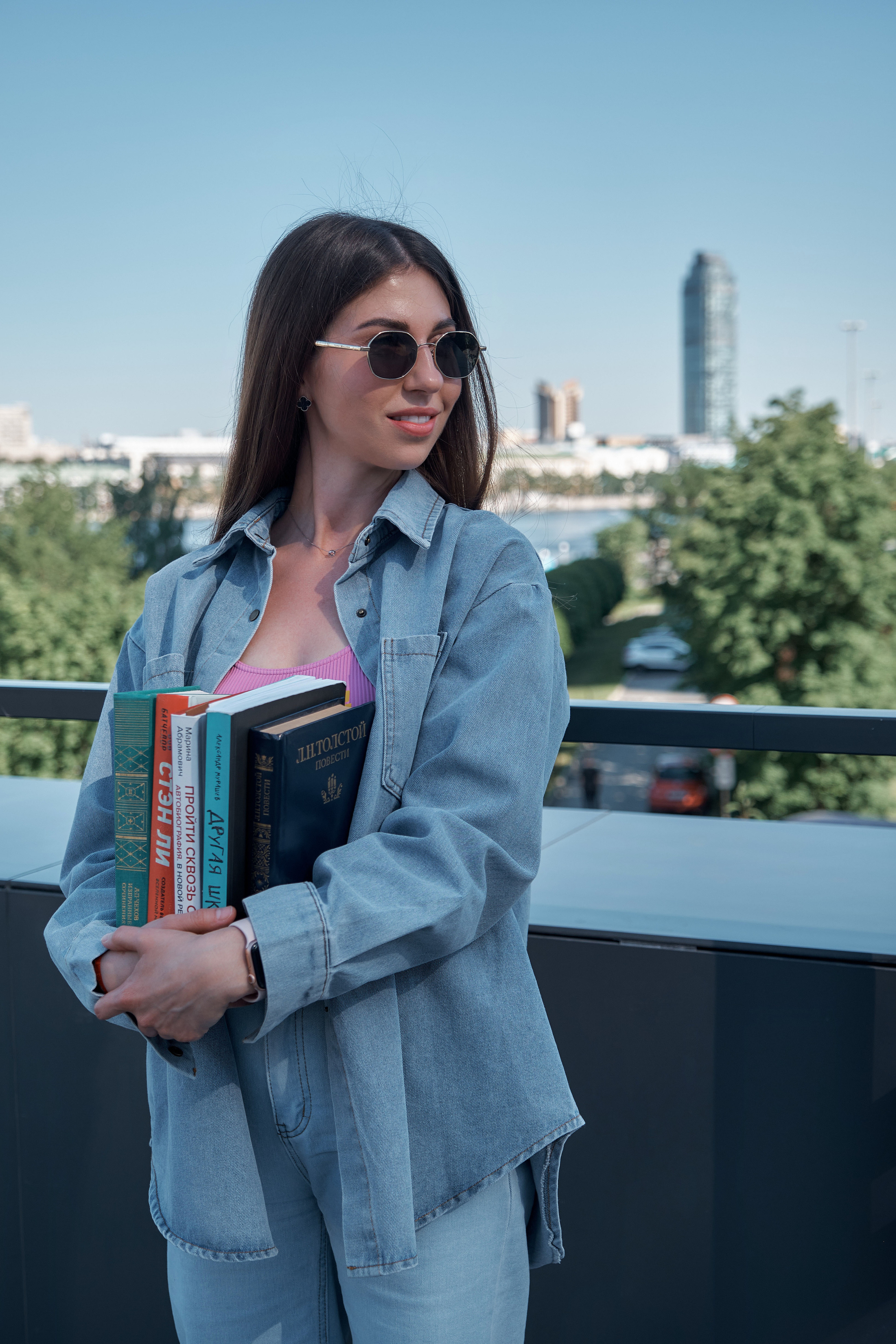 Катя. Портрет в книжном магазине. Свадебный и портретный фотограф в Екатеринбурге Александр Блюденов