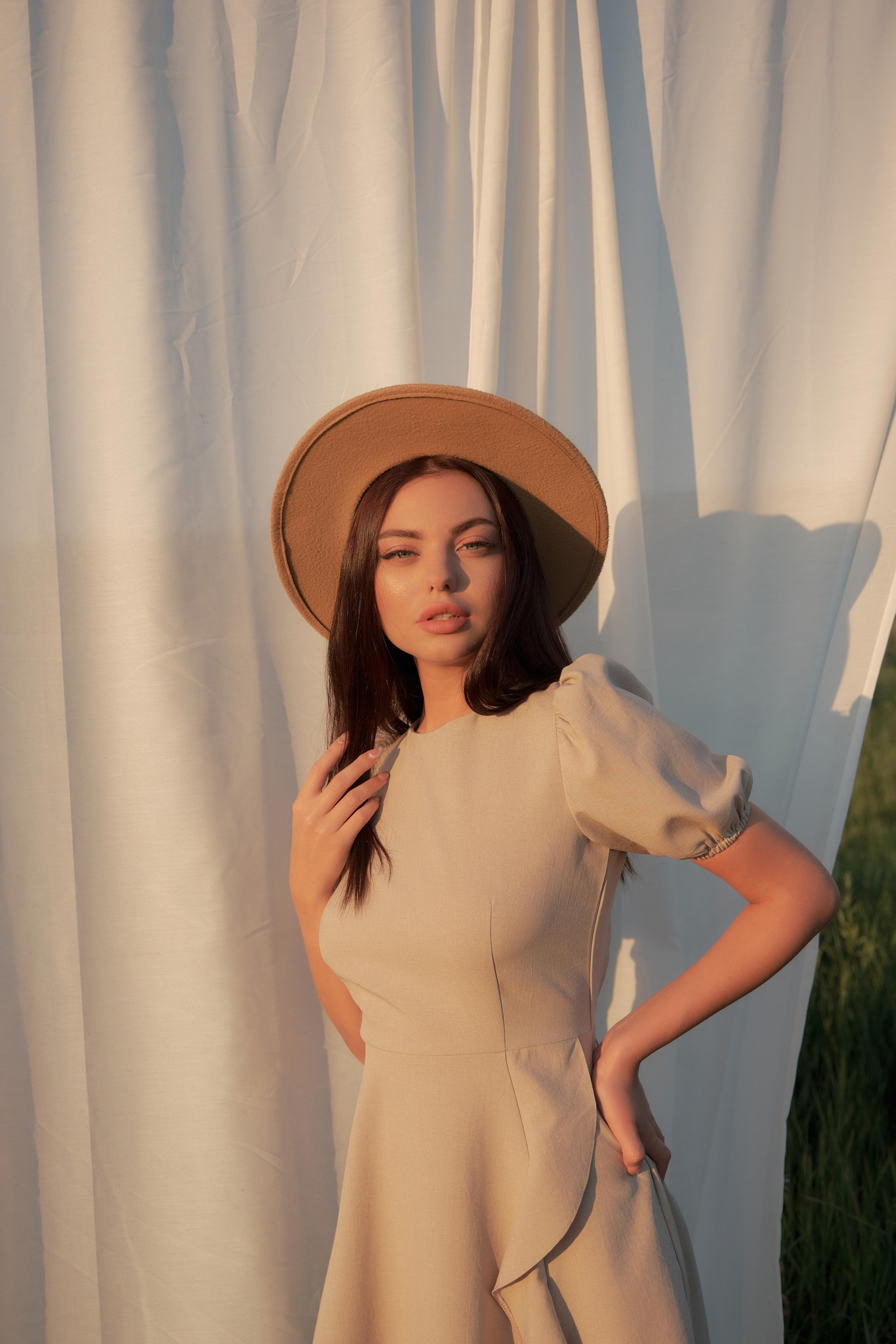 Диана. Портрет в поле со шторами. Свадебный и портретный фотограф в Екатеринбурге Александр Блюденов