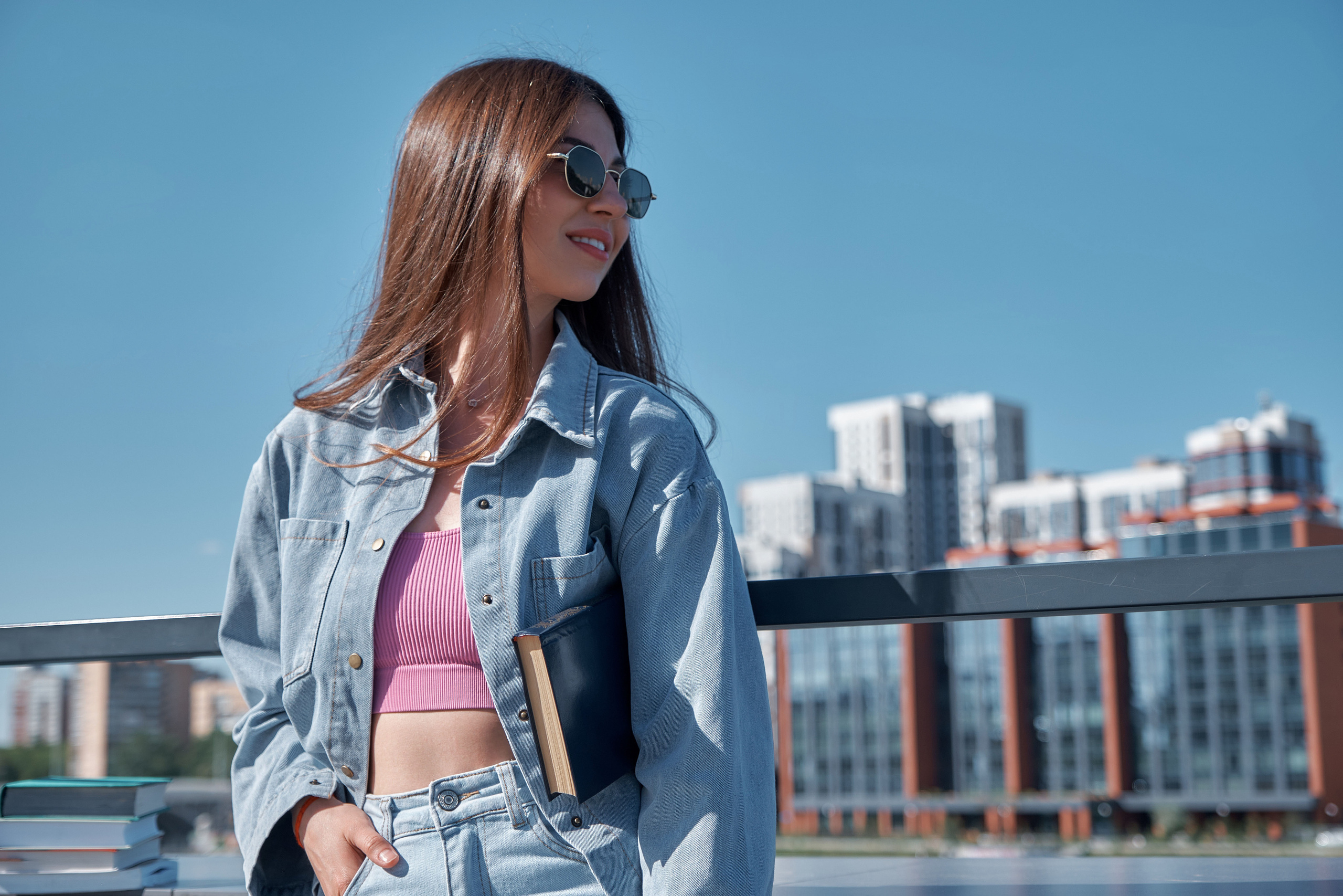 Катя. Портрет в книжном магазине. Свадебный и портретный фотограф в Екатеринбурге Александр Блюденов