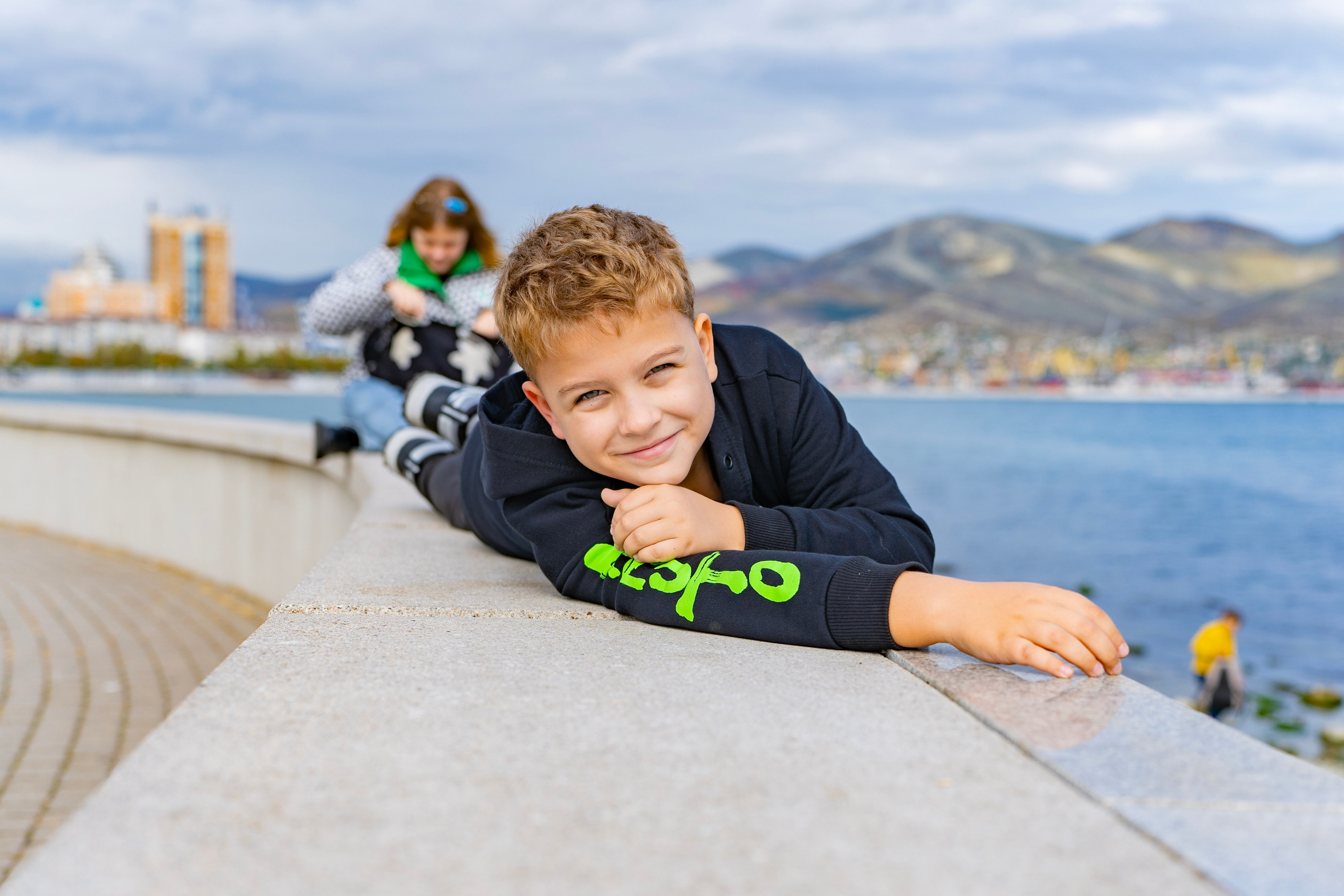 Фотосессия в Новороссийске осенью. Семейный и детский фотограф Екатерина Черняева. Снимаю портреты, love story, фотопрогулки, работаю на улице, в кафе, студии, дома у клиента