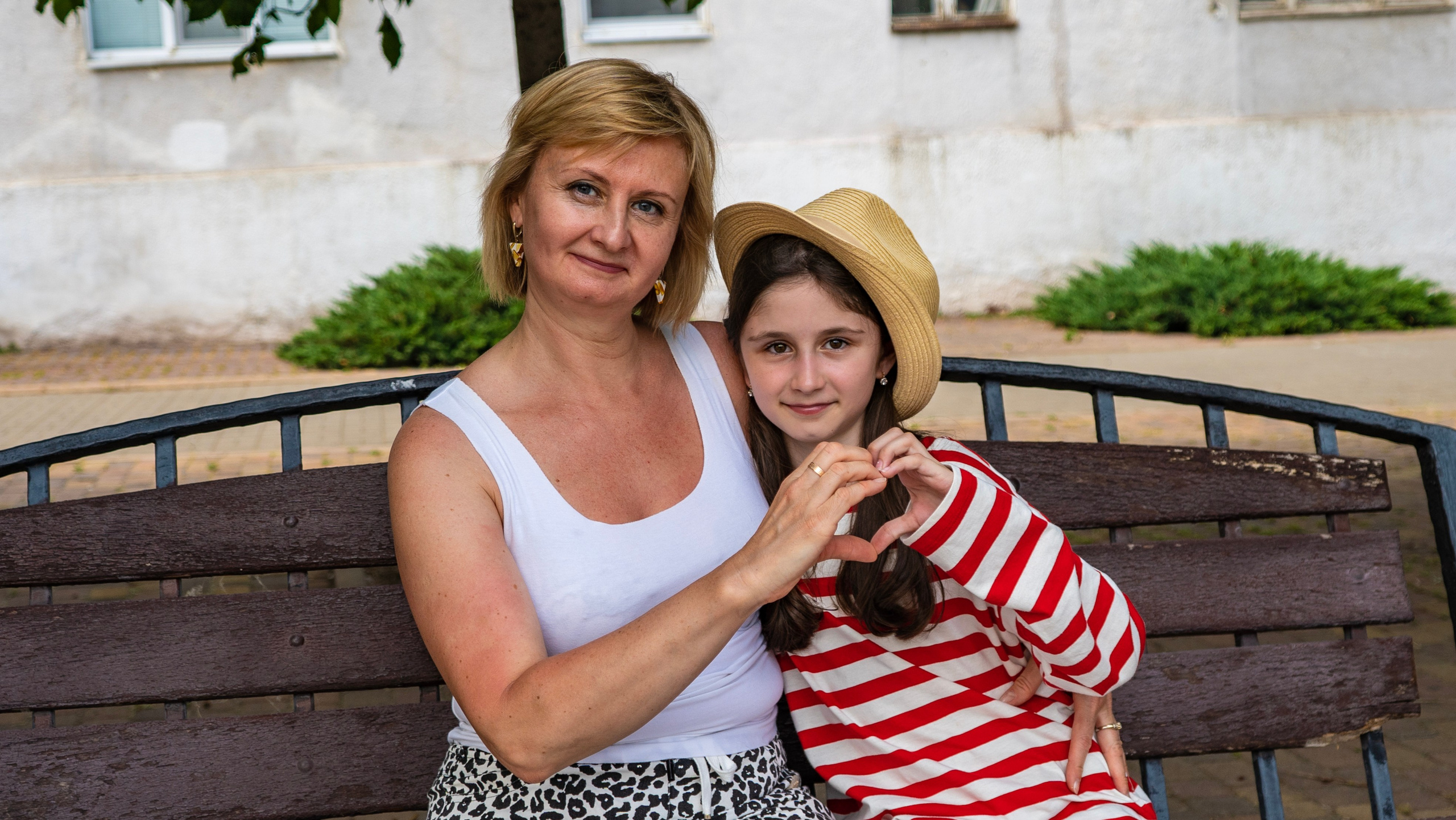 Съемка в центре Новороссийска. Семейный и детский фотограф Екатерина Черняева. Снимаю портреты, love story, фотопрогулки, работаю на улице, в кафе, студии, дома у клиента