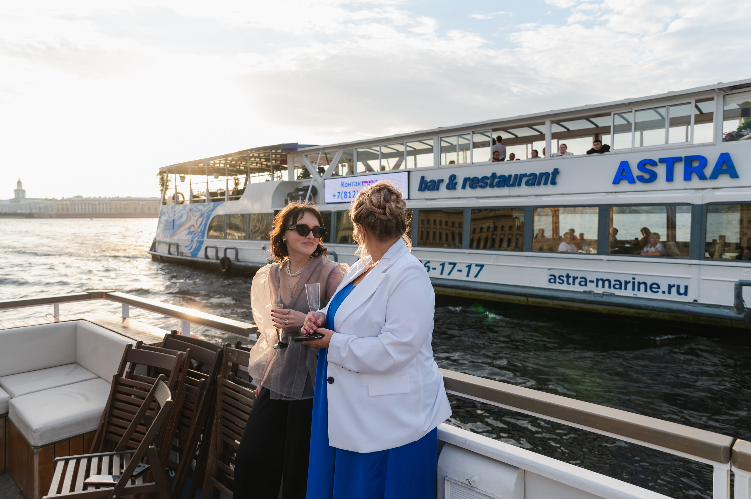 Свадебная фотосессия в фотостудии с видом на Петербург. Портретный и репортажный фотограф в Санкт-Петербурге | Валерия Кайряк