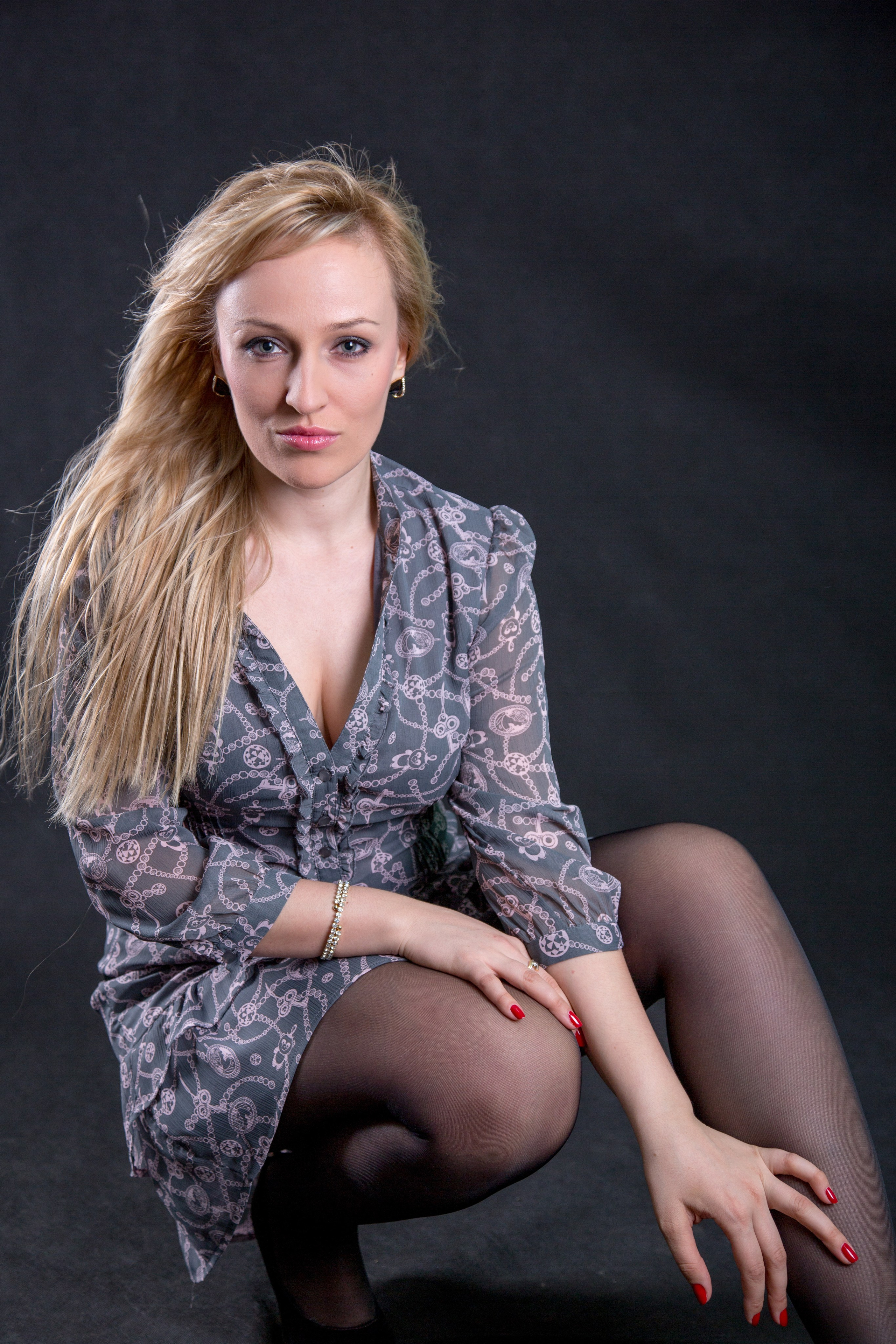 Съемка в студии красивой девушки в Воронеже. Свадебный и семейный фотограф в Воронеже Андрей Валин