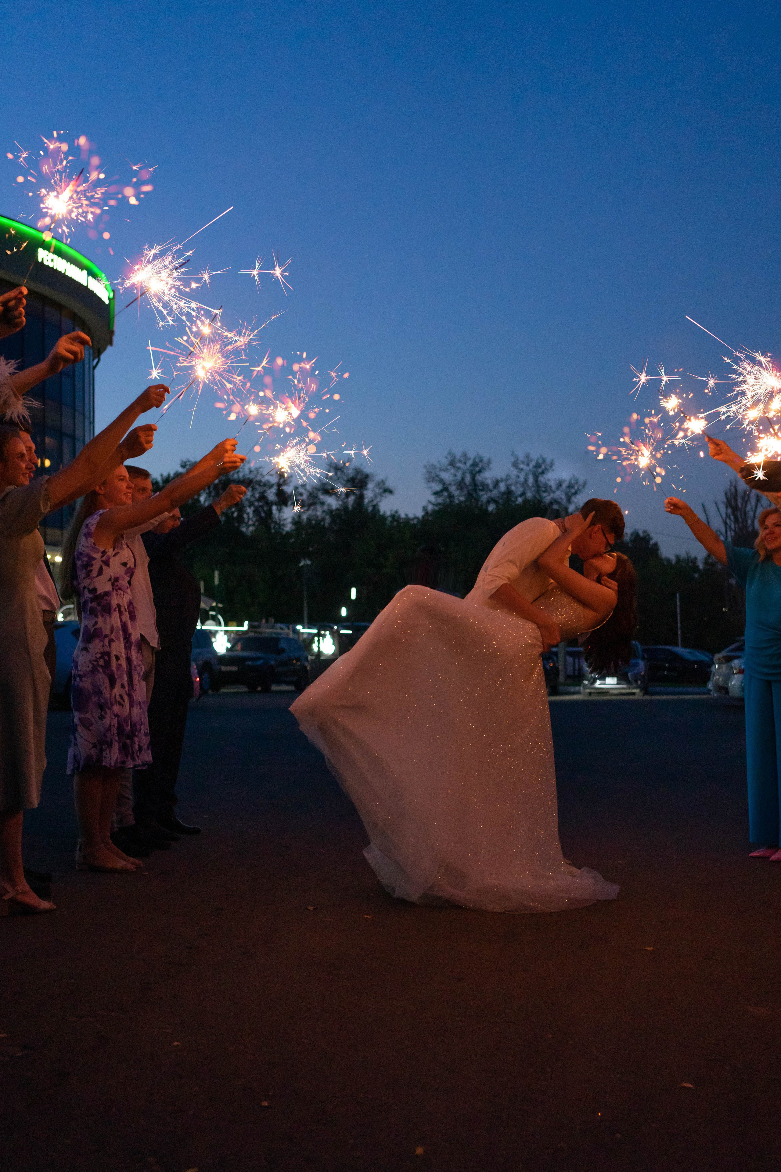 Яна и Никита: сборы в отеле, регистрация и банкет. Фотограф в Иркутске