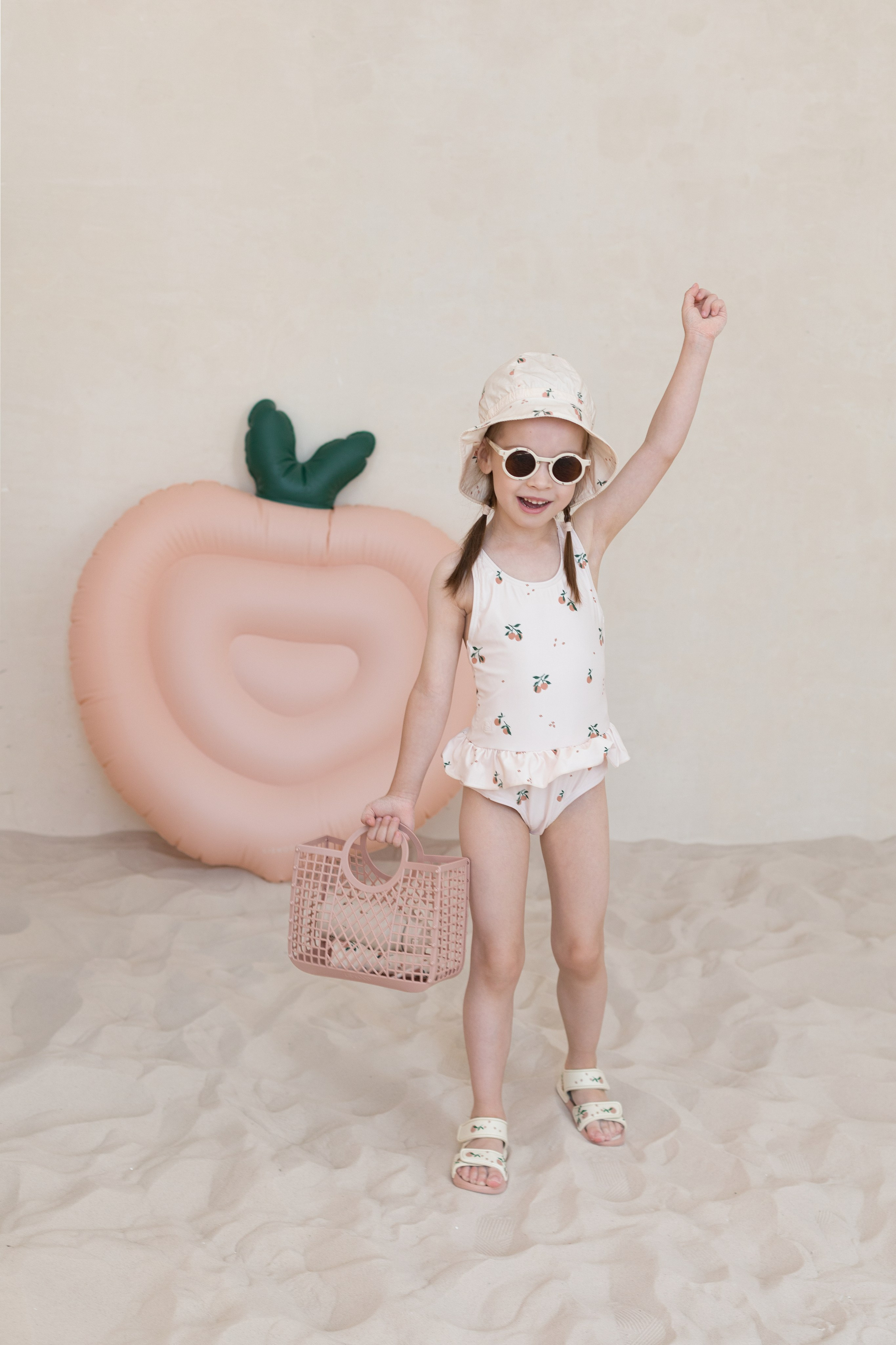 Фотосессия в песке для детского бренда. Детский и контент фотограф Надя Волкова Санкт-Петербург