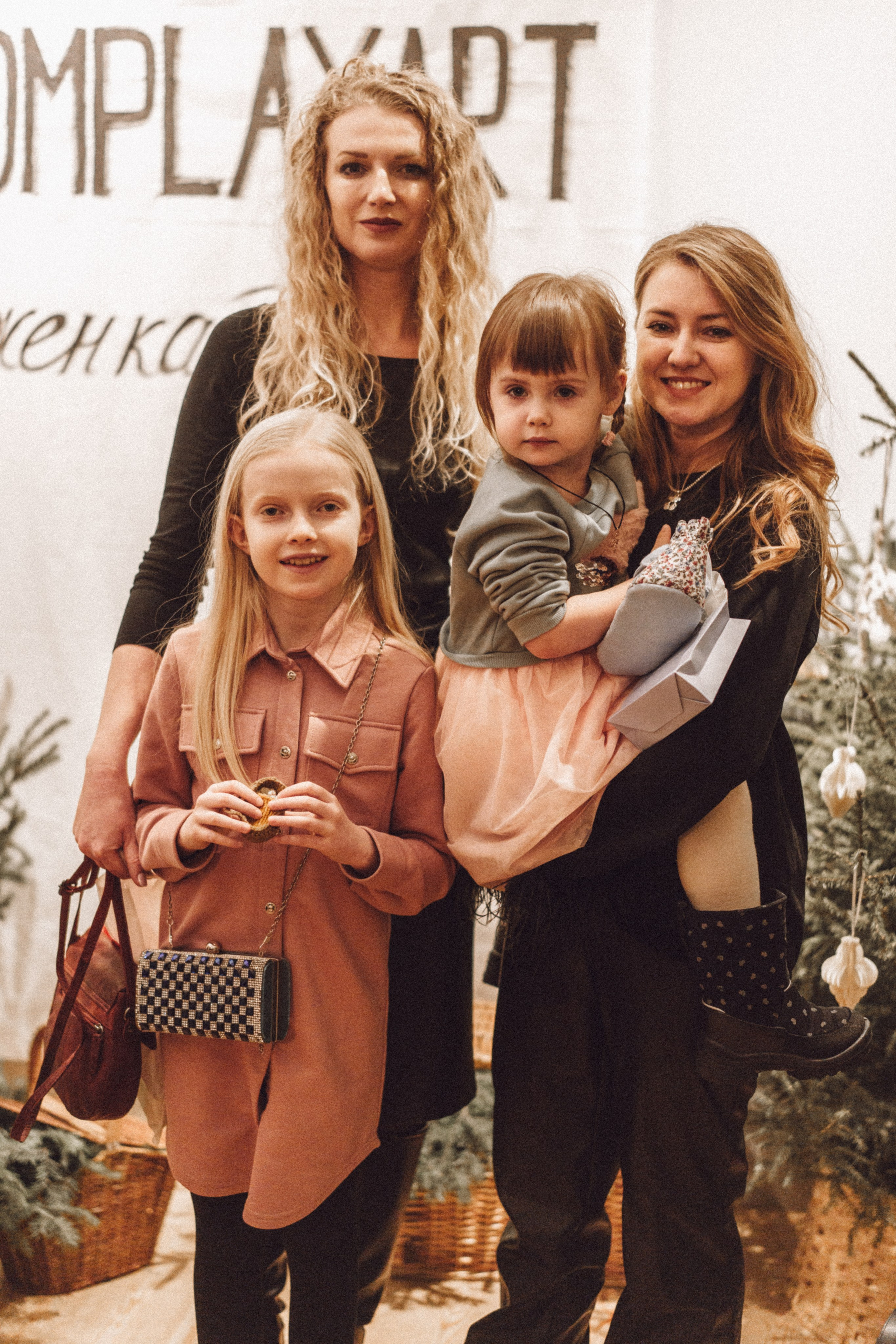 Новогодняя сказка в Momplayart. Семейный и детский фотограф и видеограф в Москве, Серпухове и Тарусе Валерия Сорокина