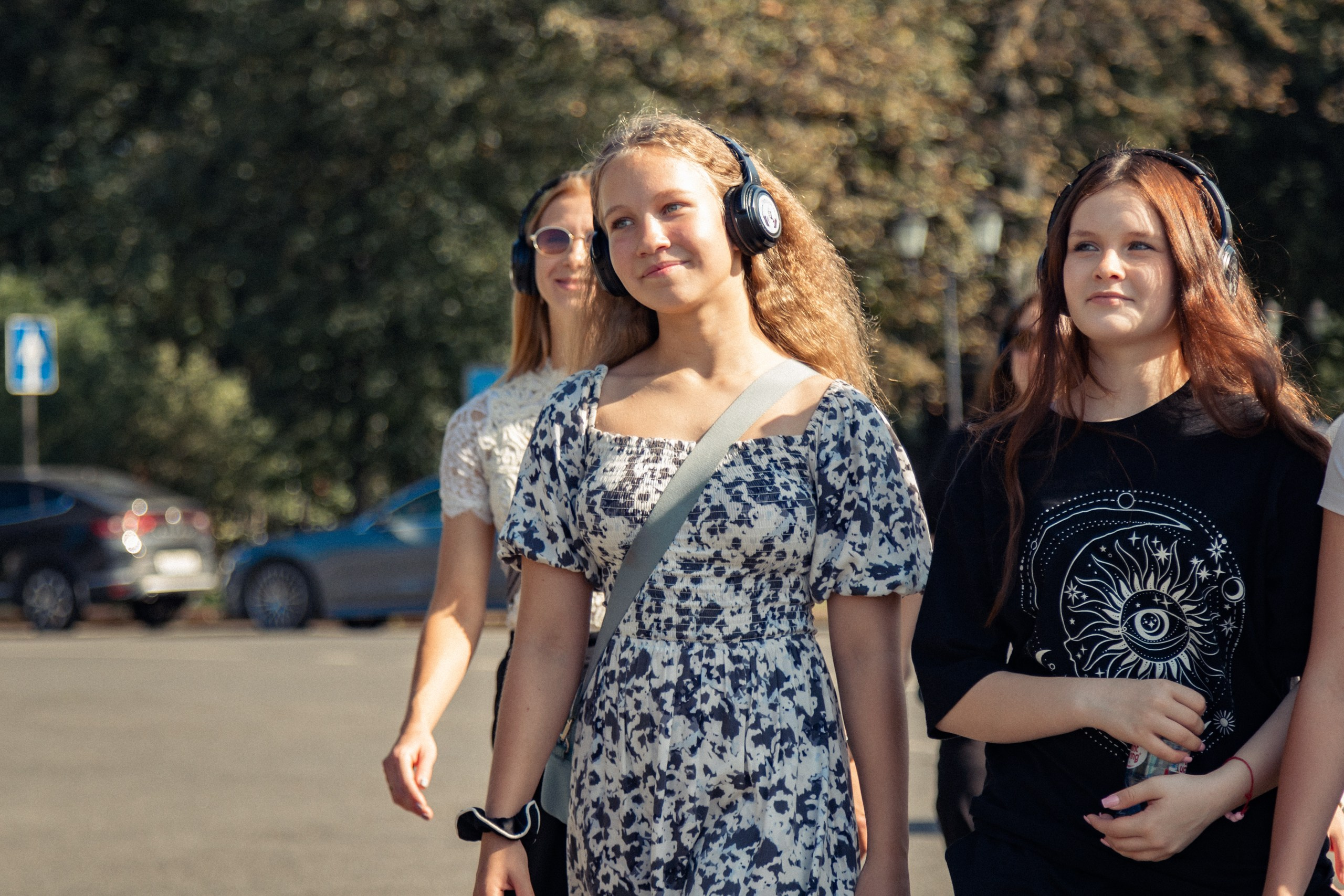 Экскурсия. На каждом снимке всегда два человека: фотограф и зритель