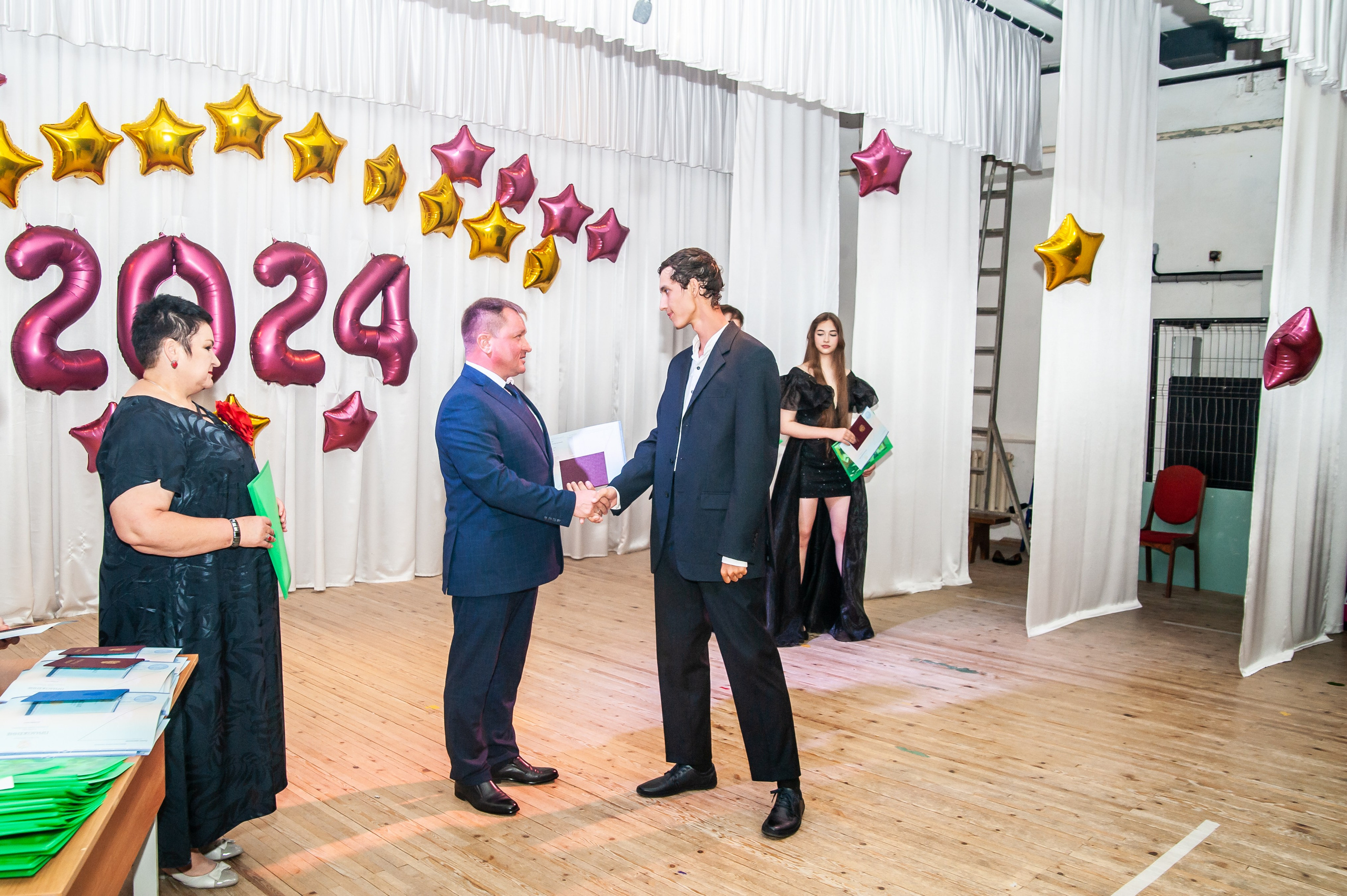 Выпускной МАОУ СОШ № 17 им. Эдуарда Есаяна. Свадебный и семейный фотограф Денис Лукьянов в Краснодаре, Краснодарском крае и Республике Крым