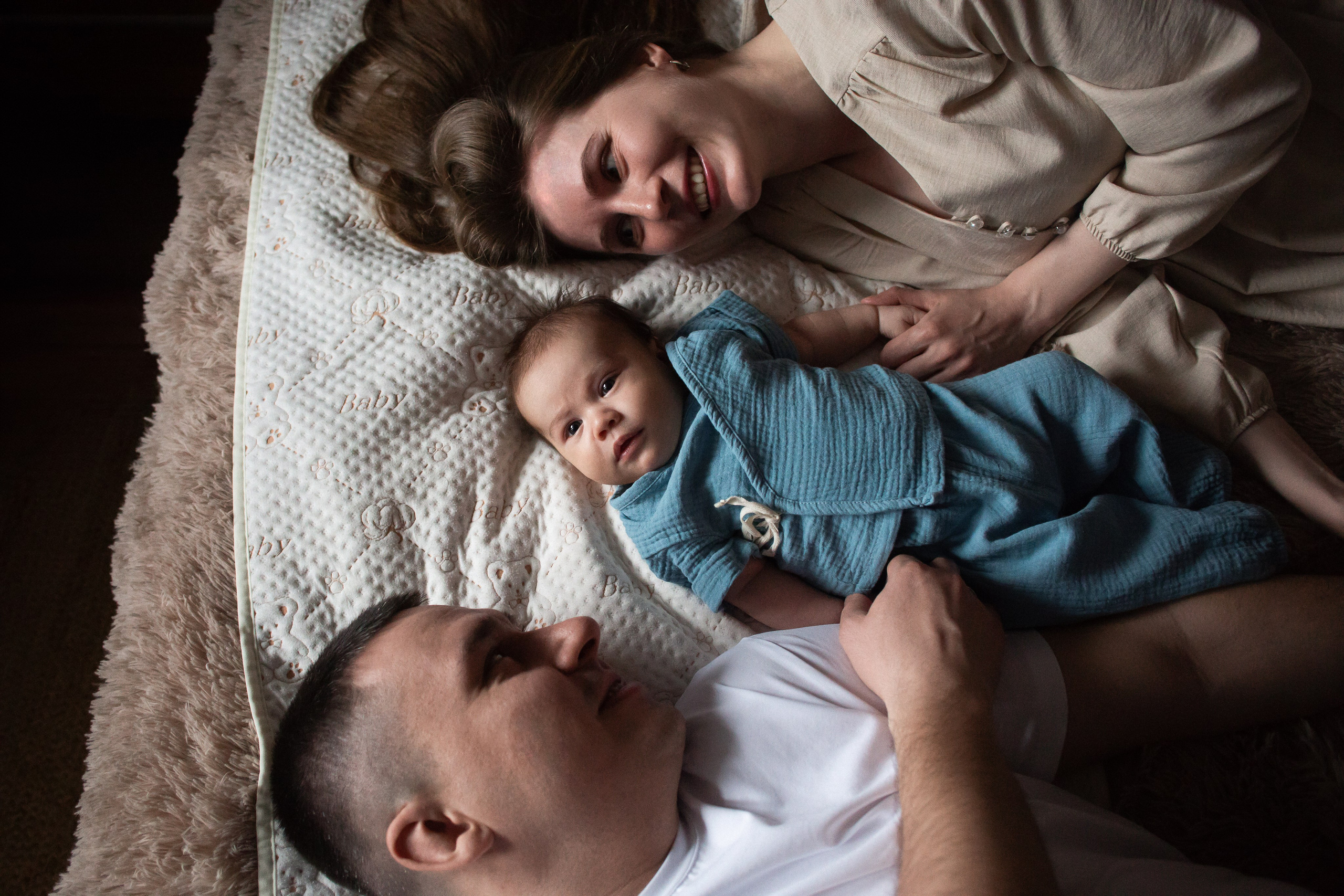 Оля, Андрей, Даня и Паша, домашняя фотосессия с грудничком. Семейный фотограф в Москве Марина Петра