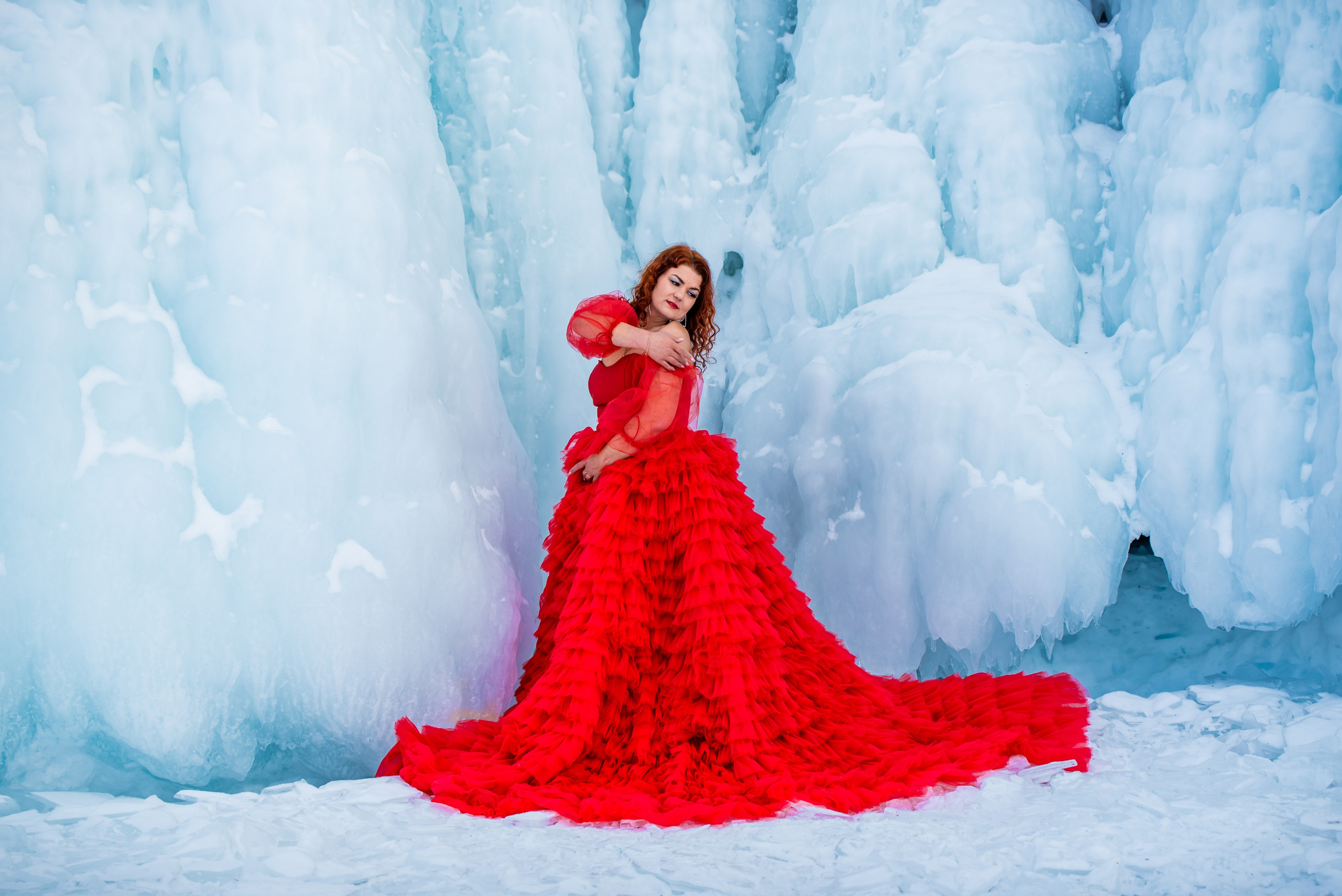 Тур с фотосессией на Байкале красная фатиновая юбка каскадом воланами