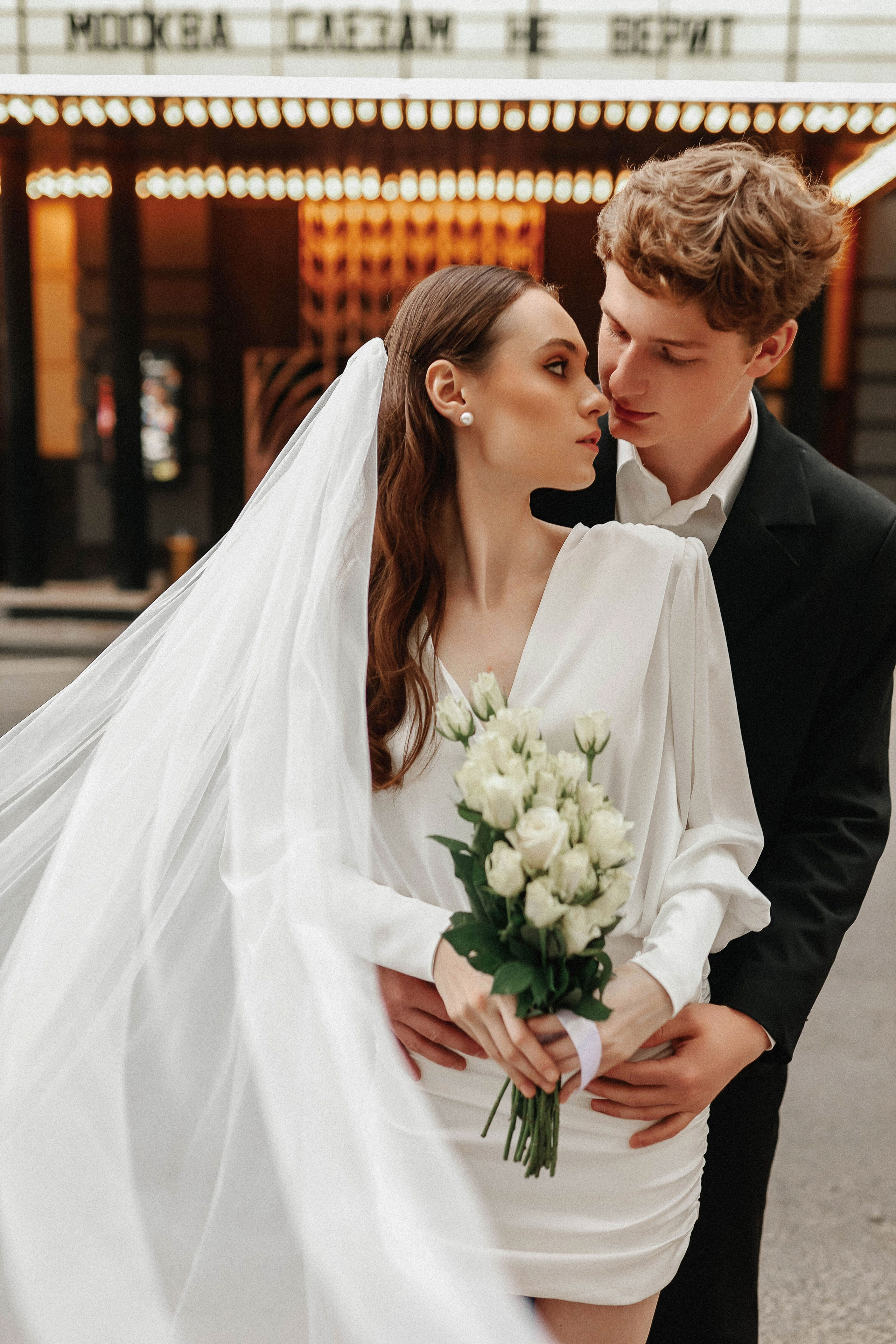 Свадебная фотосессия на улице. Свадебный и семейный фотограф в Москве