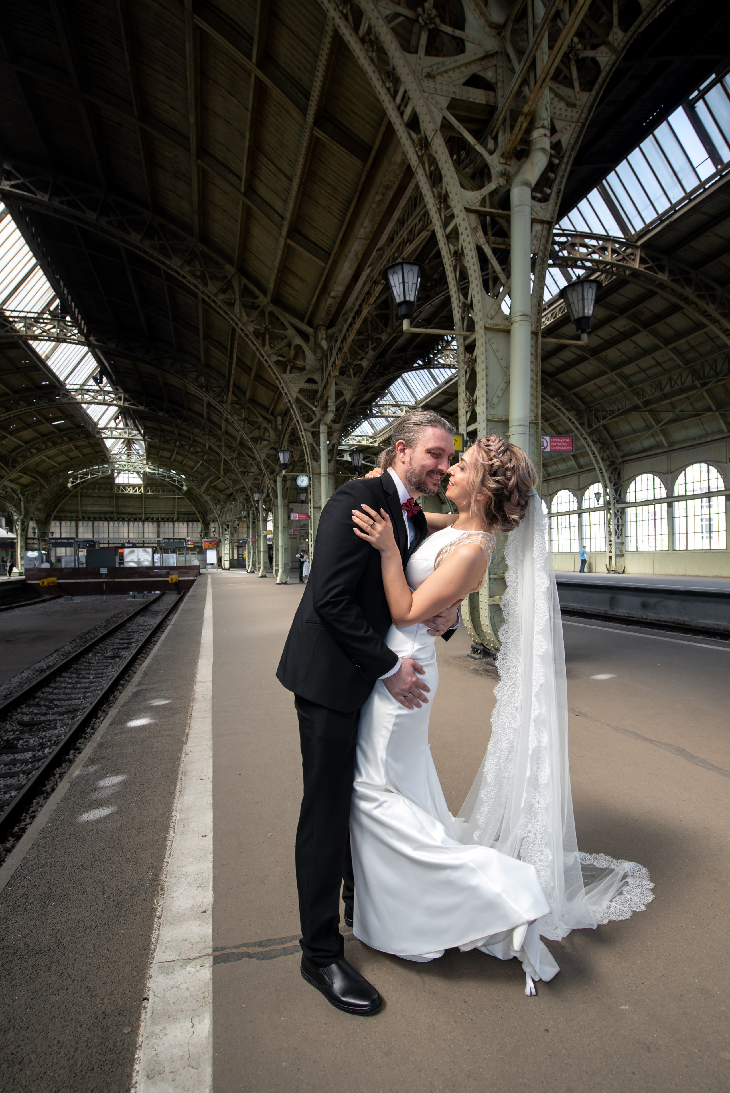 Юлия и Денис (фотосессия на Витебском вокзале и в Польском саду). Портретный, семейный и свадебный фотограф в Санкт-Петербурге и в Пушкине Ширяев Денис