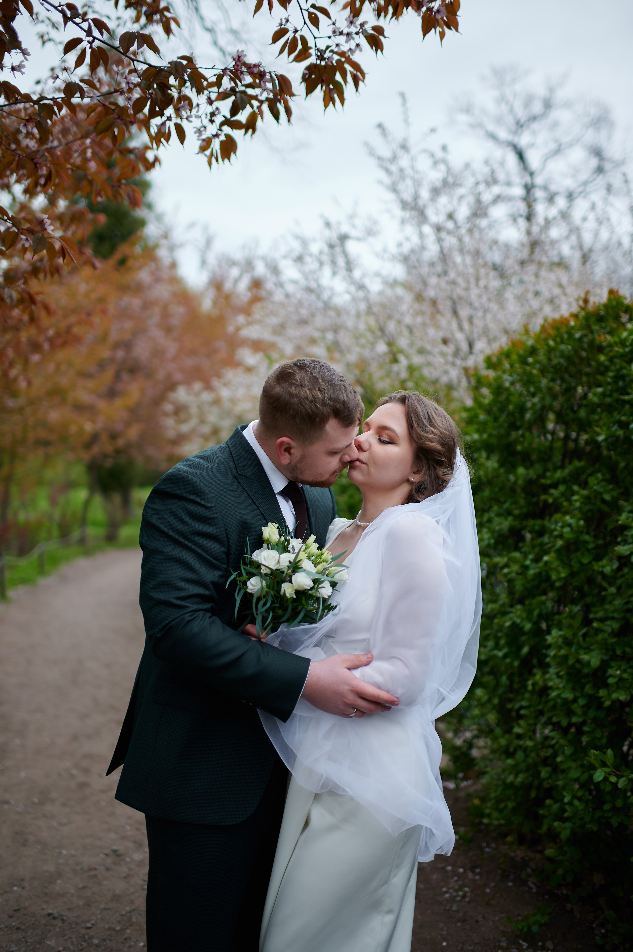 Ксения и Егор (фотосессия в ЗАГСе Петроградского района, Ботаническом саду с сакурой). Портретный, семейный и свадебный фотограф в Санкт-Петербурге и в Пушкине Ширяев Денис