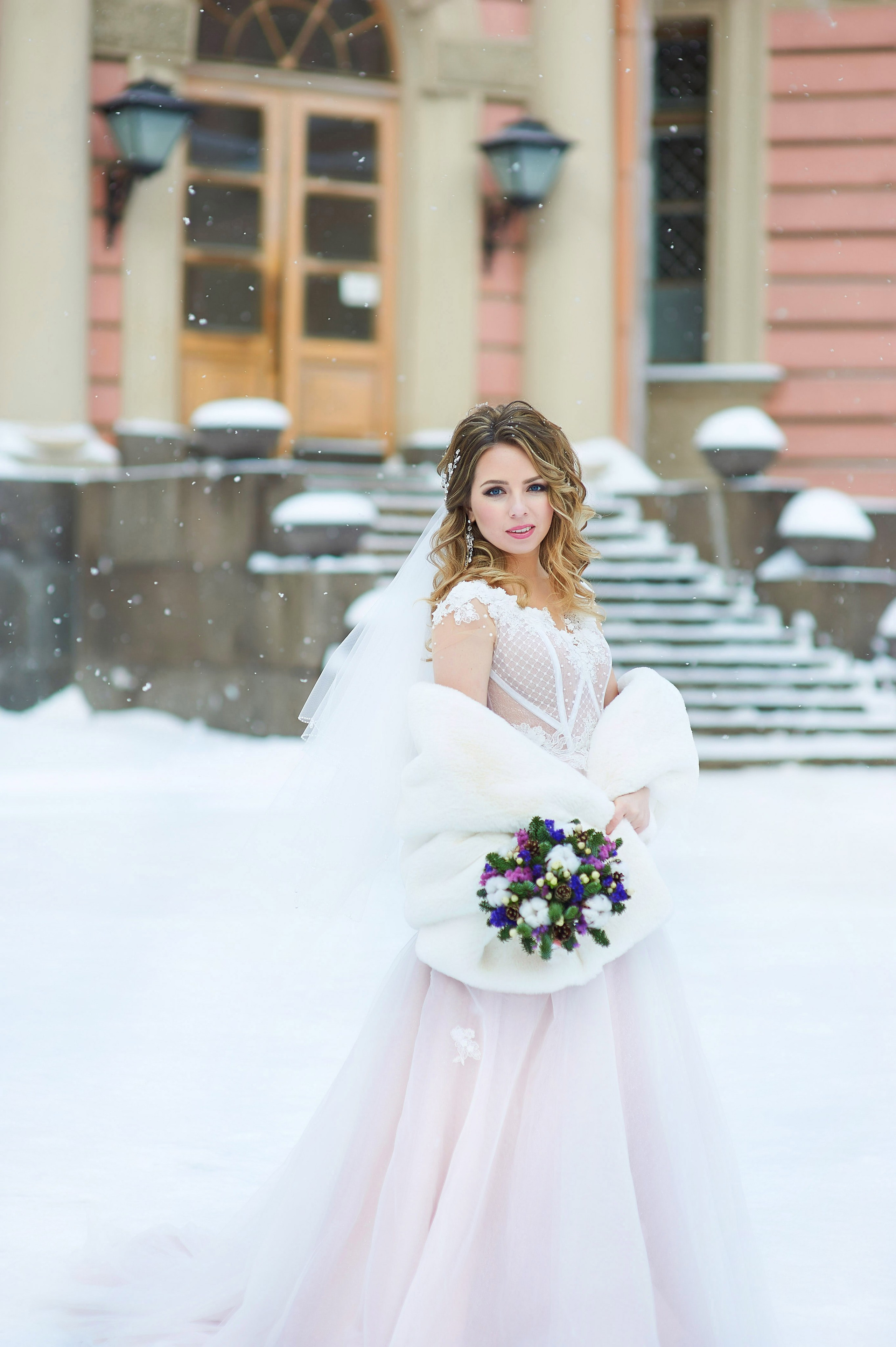 Елена и Иван (зимняя свадебная прогулка у Михайловского замка и фотосессия в Эрмитаже). Портретный, семейный и свадебный фотограф в Санкт-Петербурге и в Пушкине Ширяев Денис
