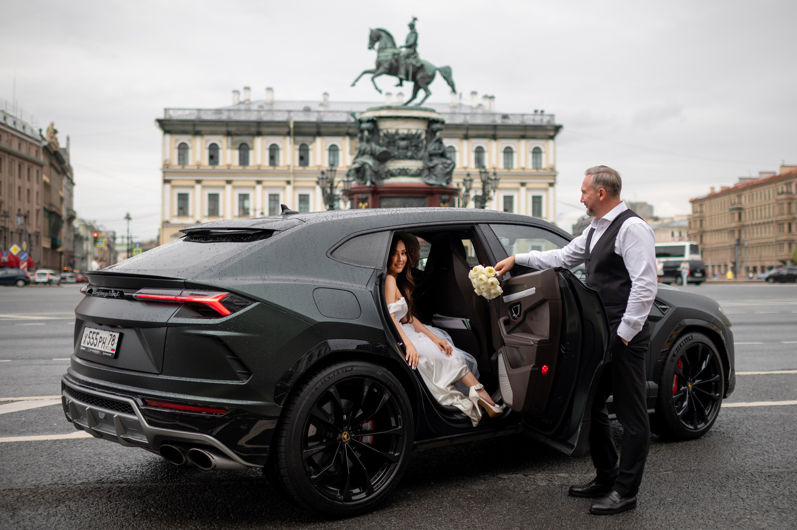 Классическая свадебная фотосессия Аины и Антона по самым красивым местам для свадебной прогулки в Санкт-Петербурге. Портретный, семейный и свадебный фотограф в Санкт-Петербурге и в Пушкине Ширяев Денис