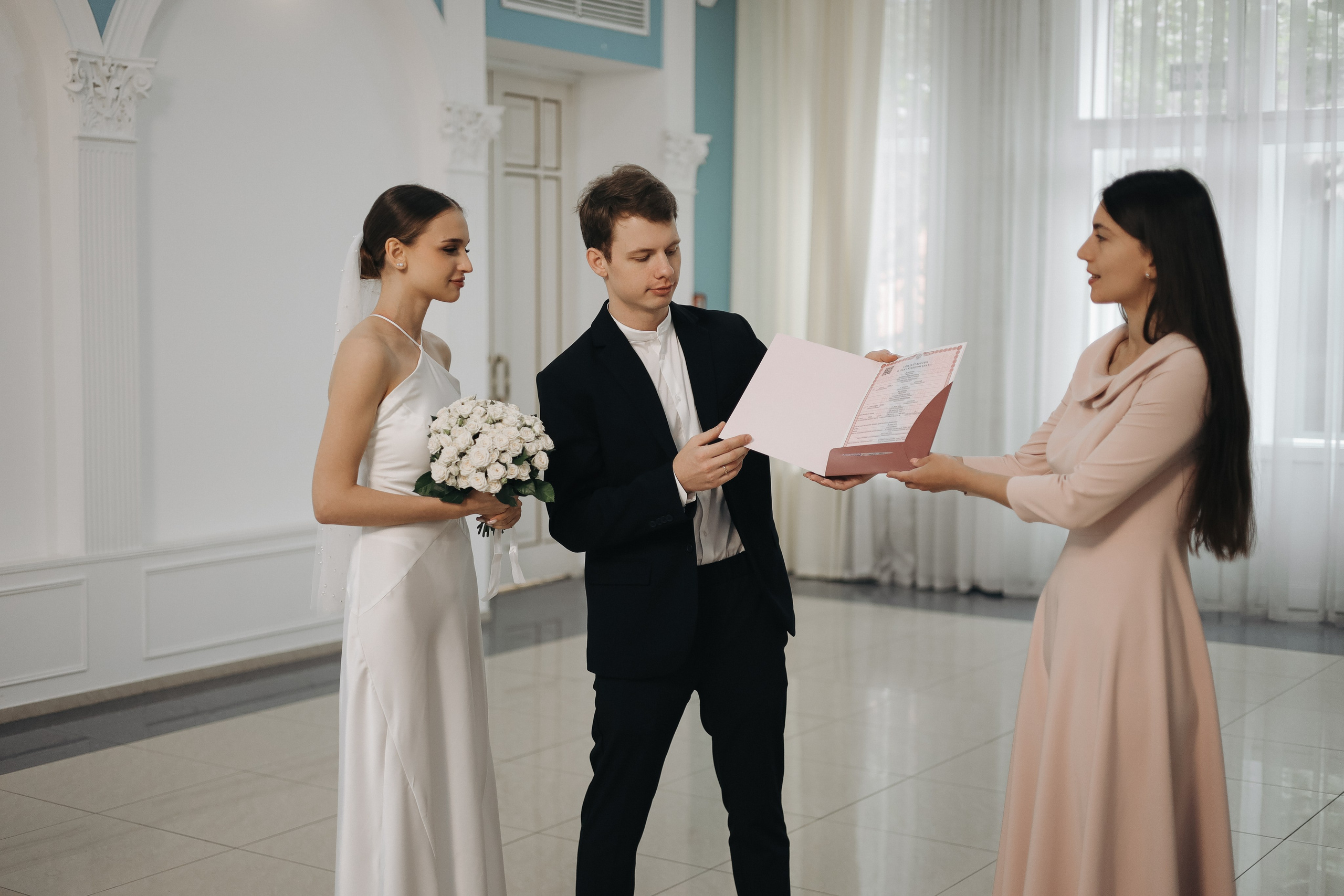 Олеся и Даня. Роспись в Таганском ЗАГСе. Диана Чечель. Свадебный и семейный фотограф в Москве