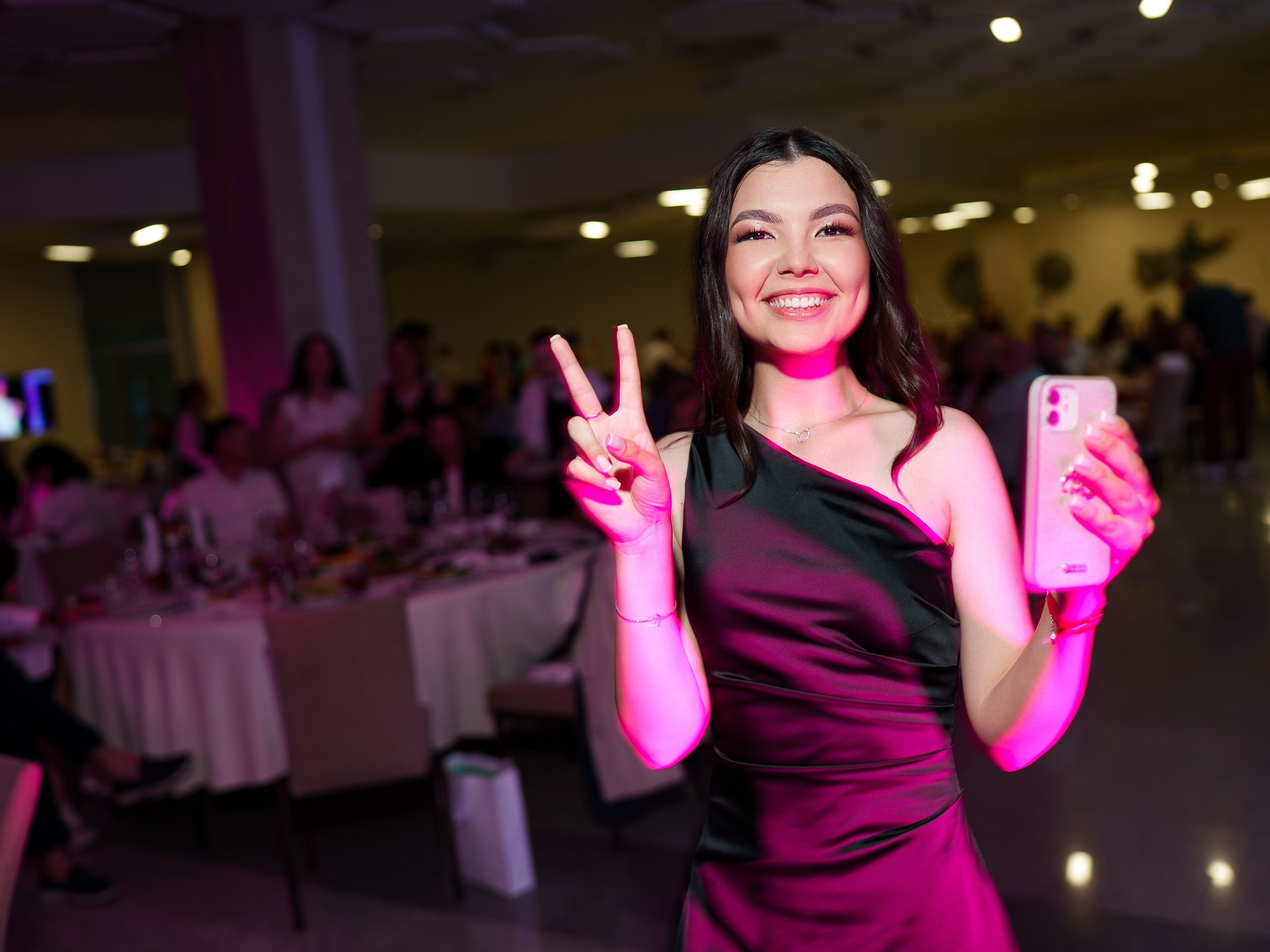 Фотограф на выпускной в Уфе — съёмка в Конгресс-холле для гимназии № 39