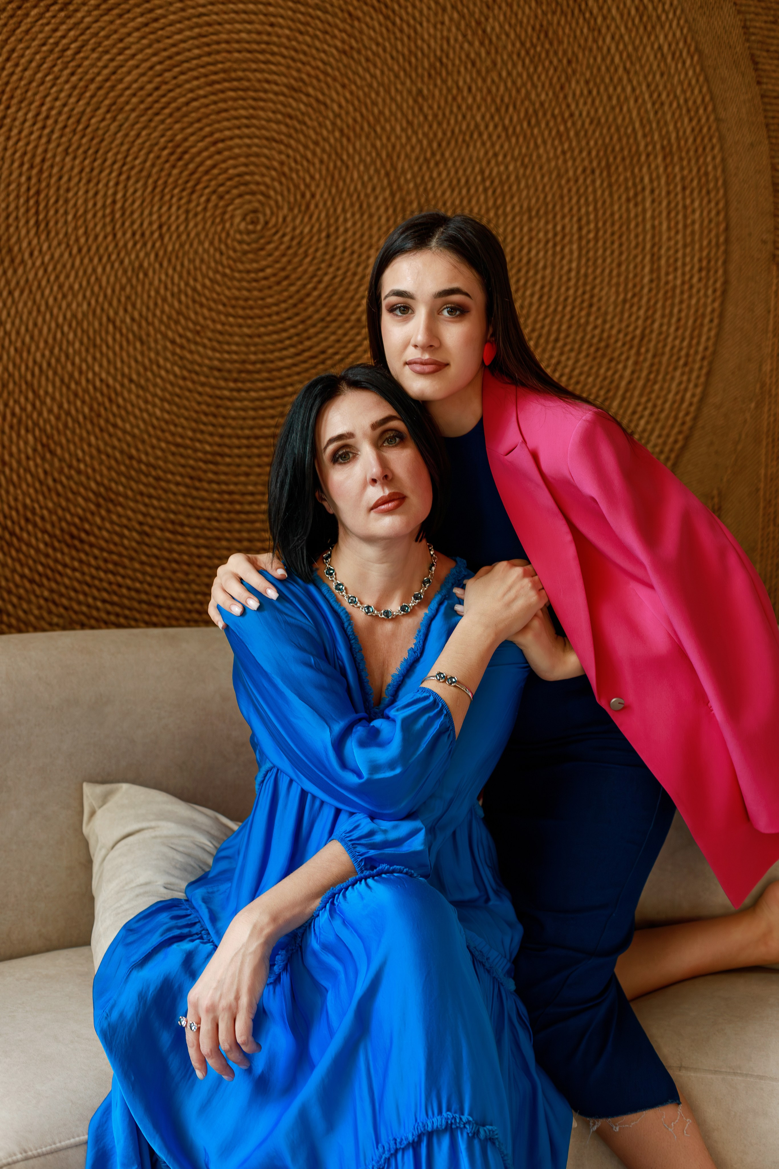 Мама и дочь в студии Белый осел. Семейный и детский фотограф в Краснодаре Ирина Лаврецкая