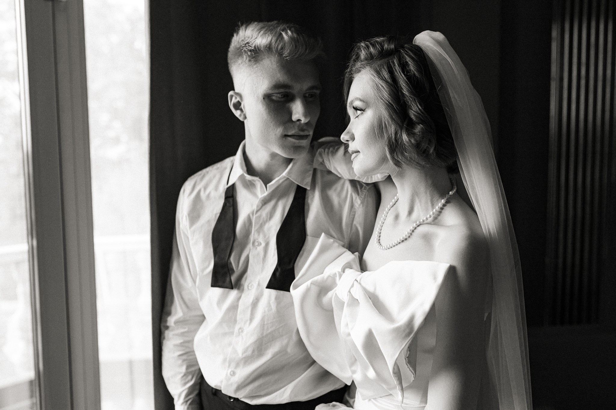 Любовь в индустриальном свете: свадебная фотосессия в стильном интерьере. Семейный и свадебный фотограф Ростове-на-Дону