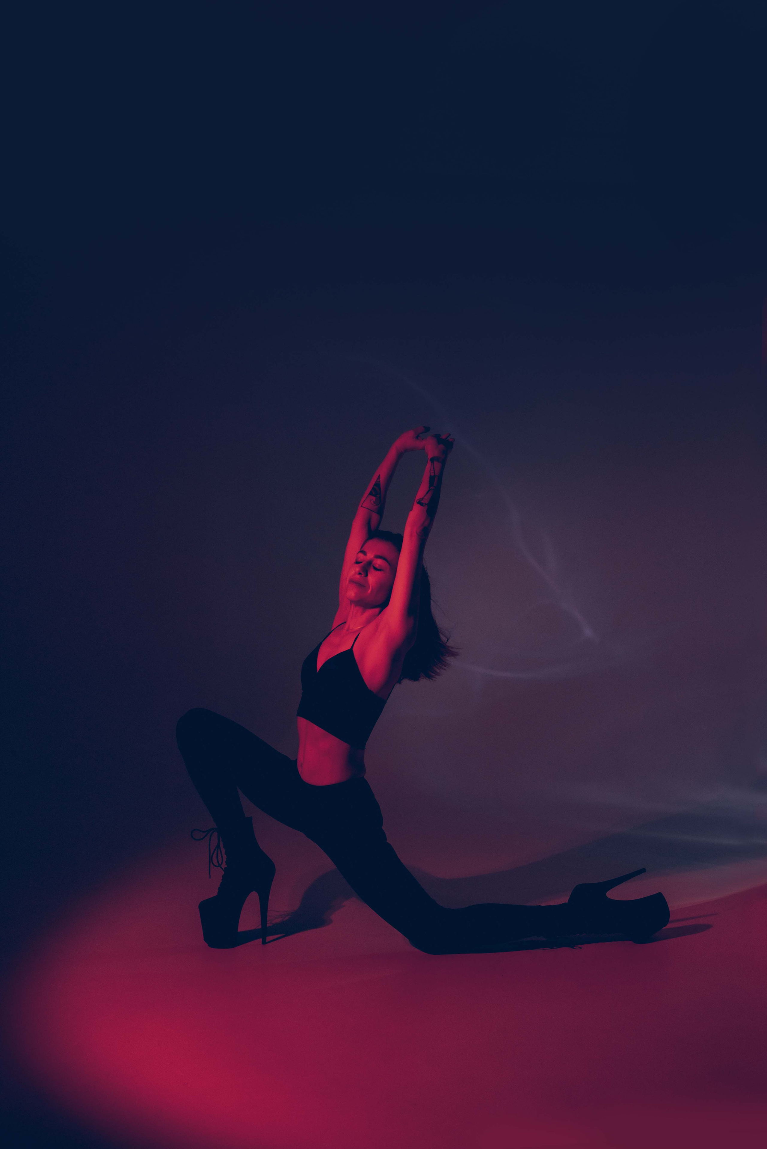 Трансформационная фотоссесия с цветным светом и яркими образами. Фотограф в Санкт-Петербурге Марина Парникова