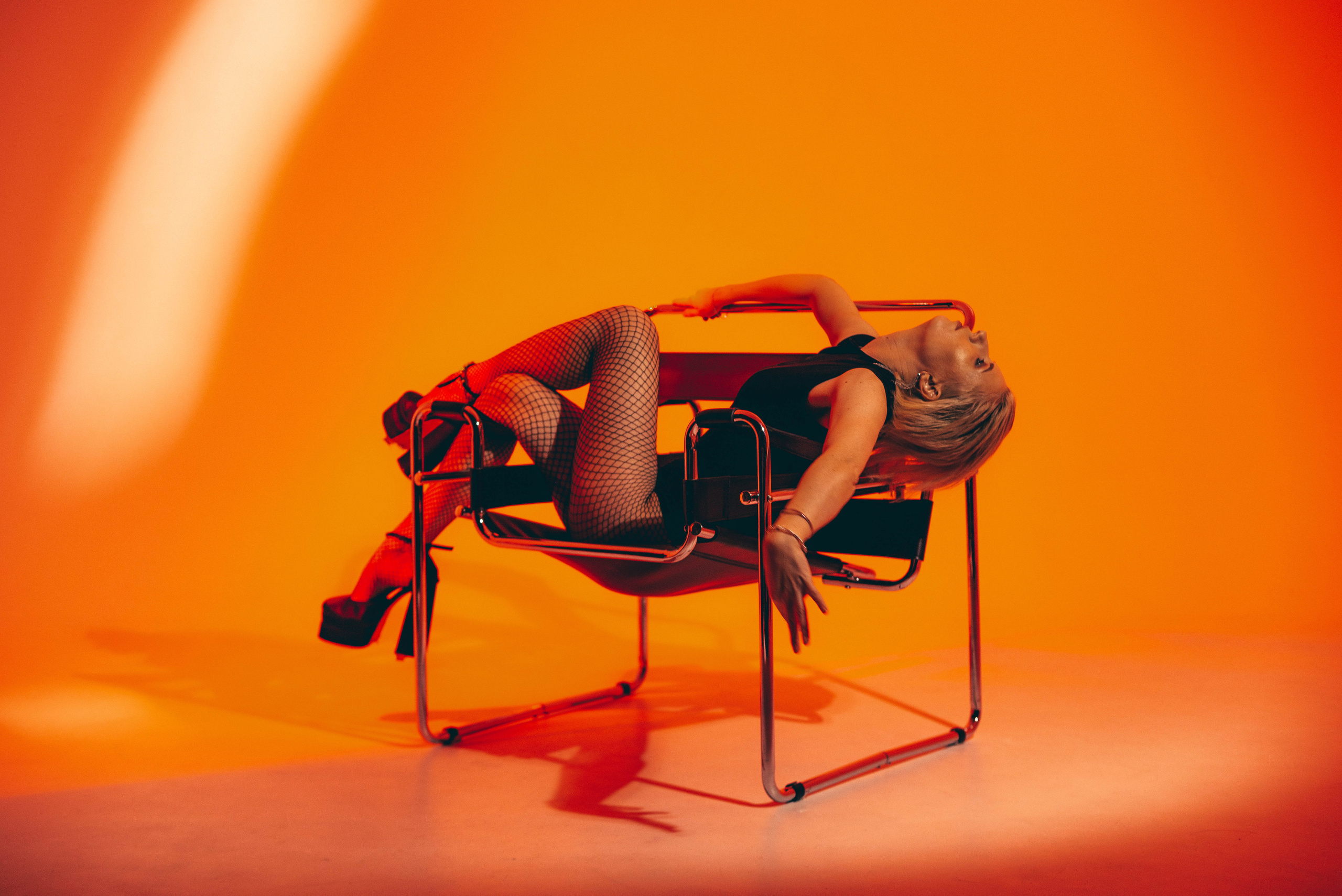 Трансформационная фотоссесия с цветным светом и яркими образами. Фотограф в Санкт-Петербурге Марина Парникова