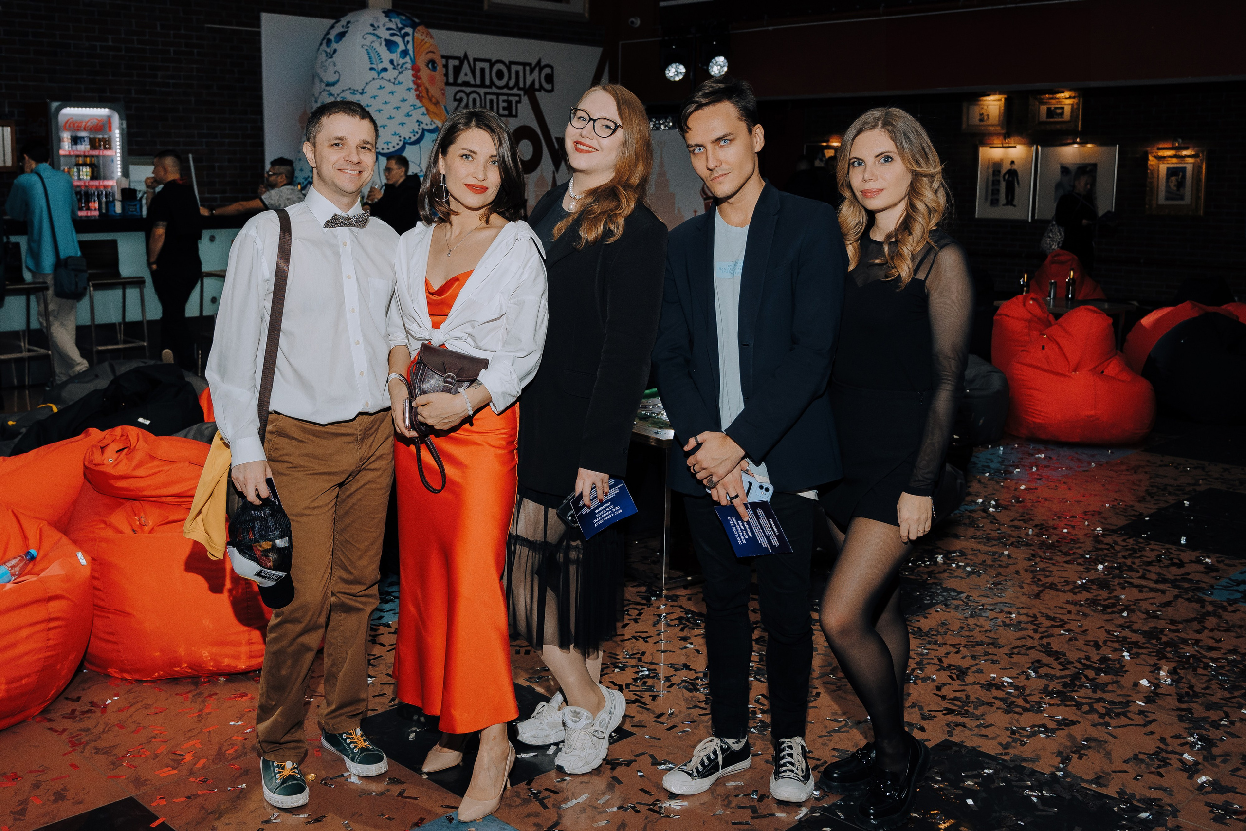 20 ЛЕТ МЕГАПОЛИС ЧЕЛЯБИНСК ХЕДЛАЙНЕР ЕЛКА. Репортажный фотограф Зуев Роман г. Челябинск