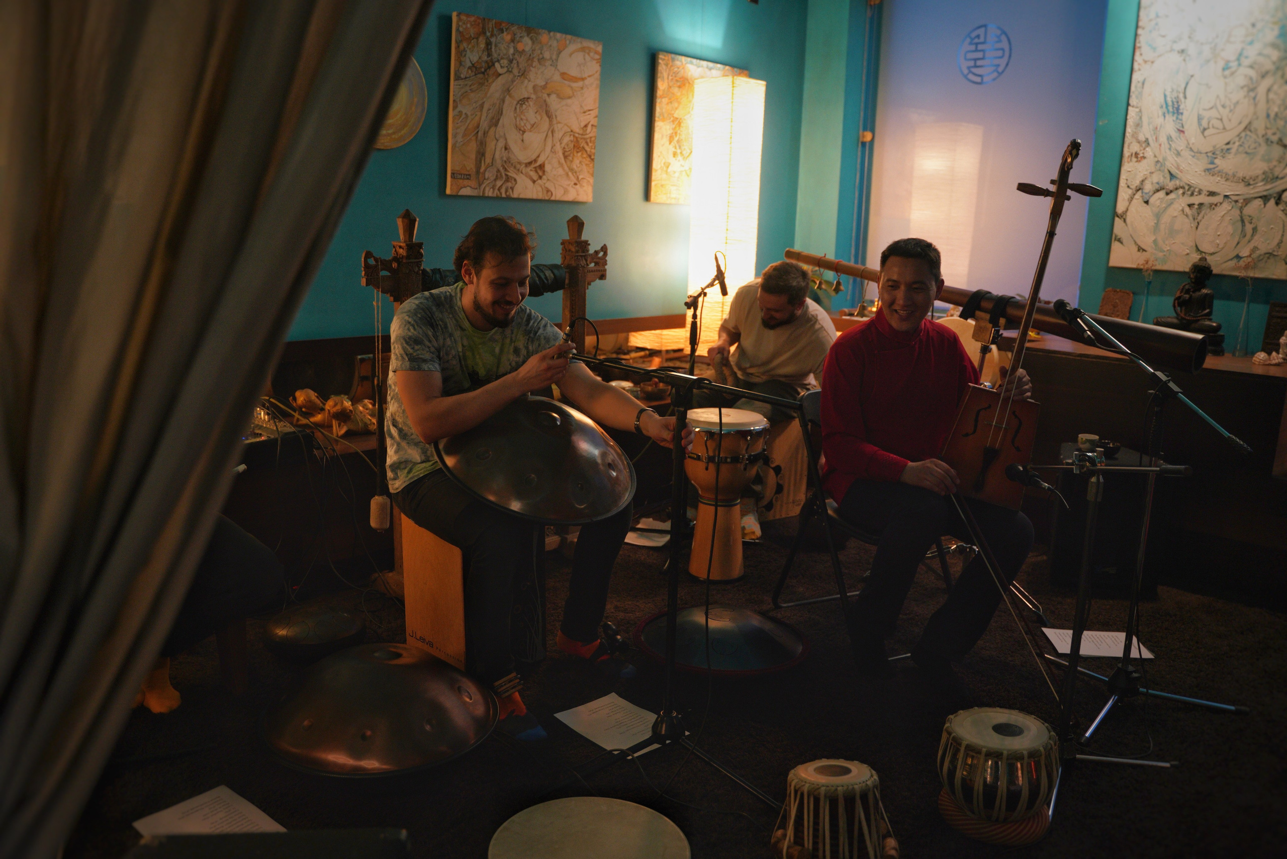 Выступление Forest jam project в Открытом в чайной Чаван. Портретный и репортажный фотограф Наталья Горобец