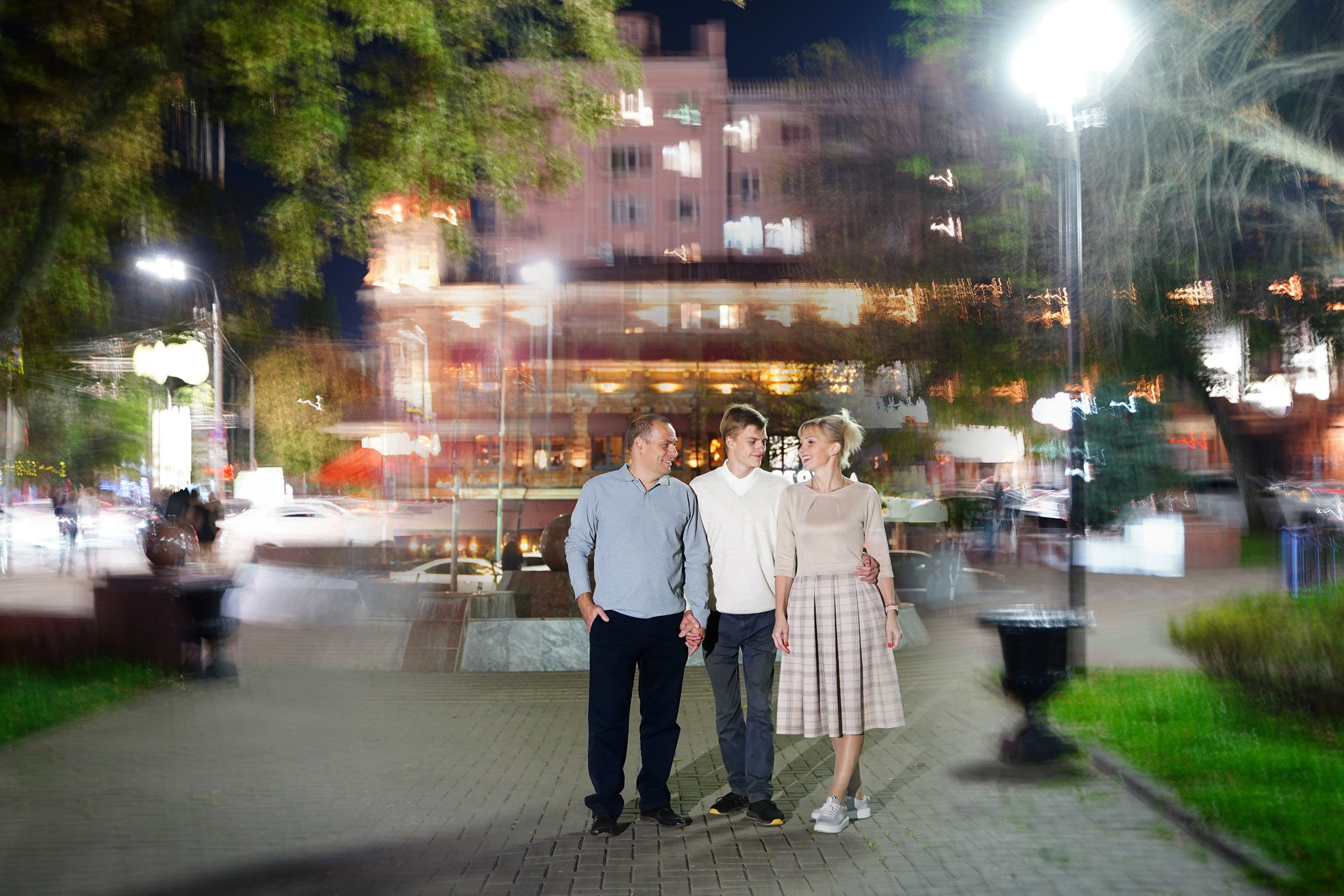 Вечерняя съемка. MEMENTO.Выпускные альбомы, школьные, юбилейные и другие книги. Ростов-на-Дону