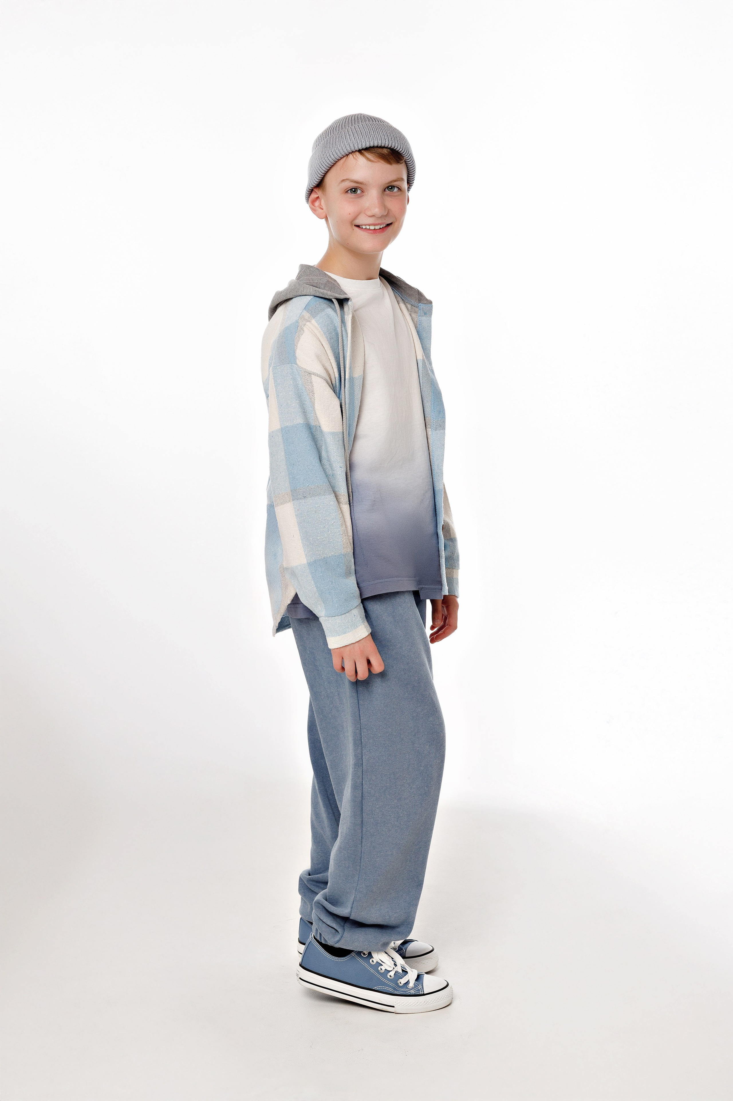 стильная студийная фотосессия мальчика