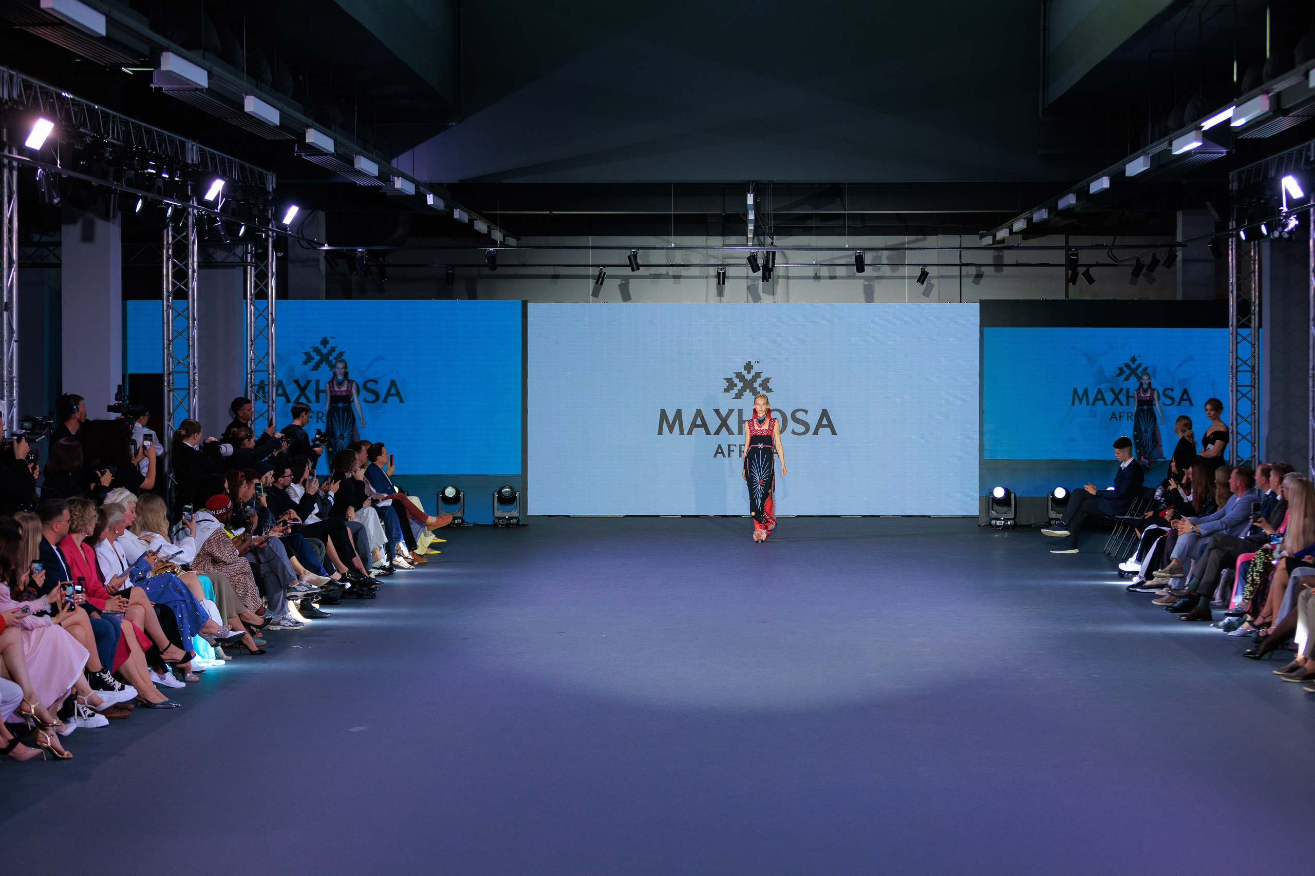 Фотограф для модного показа. Контент для бизнеса в Екатеринбурге Полдень Медиа