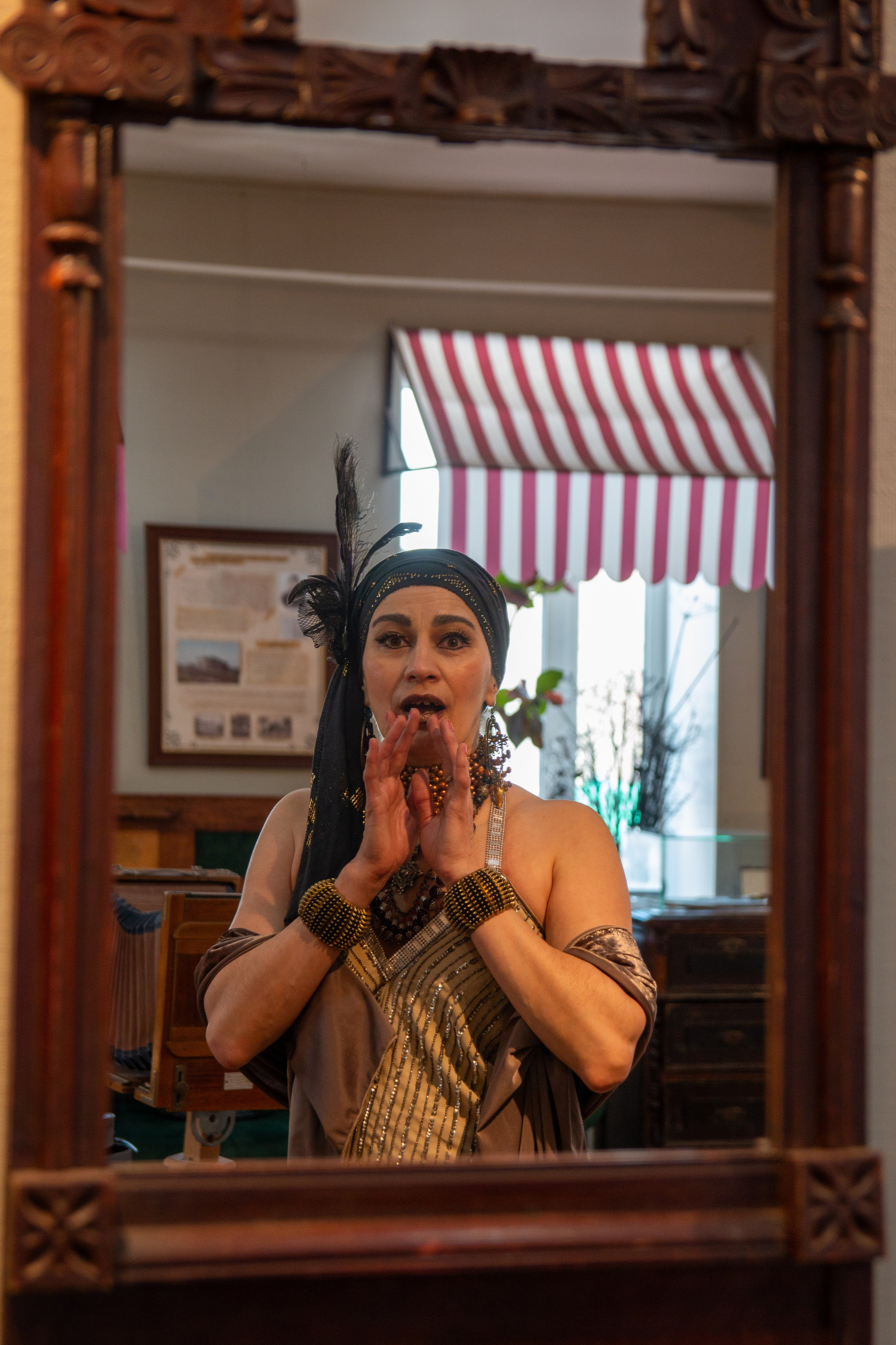 Танец в музее. Экспозиция Томск купеческий. Модель Лана Чернявская. Ваш фотограф Северск | Томск