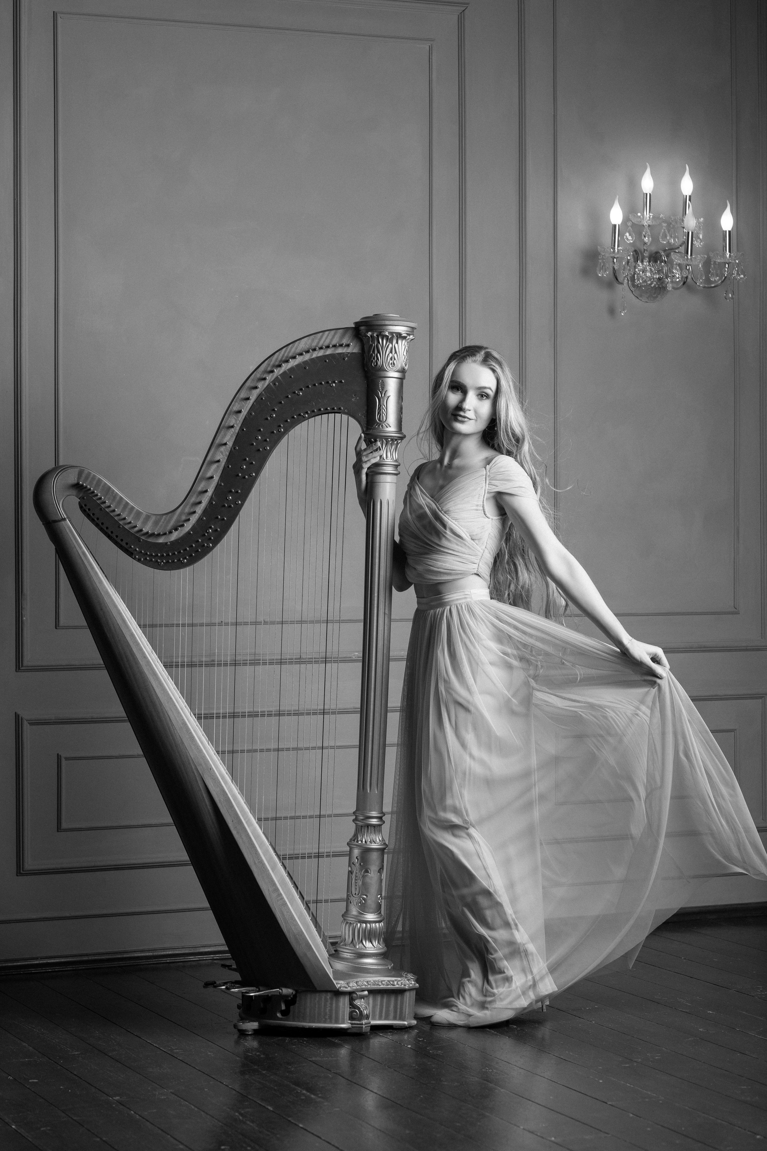 Harp girl. Portrait photographer in Minsk Slava Potalakh