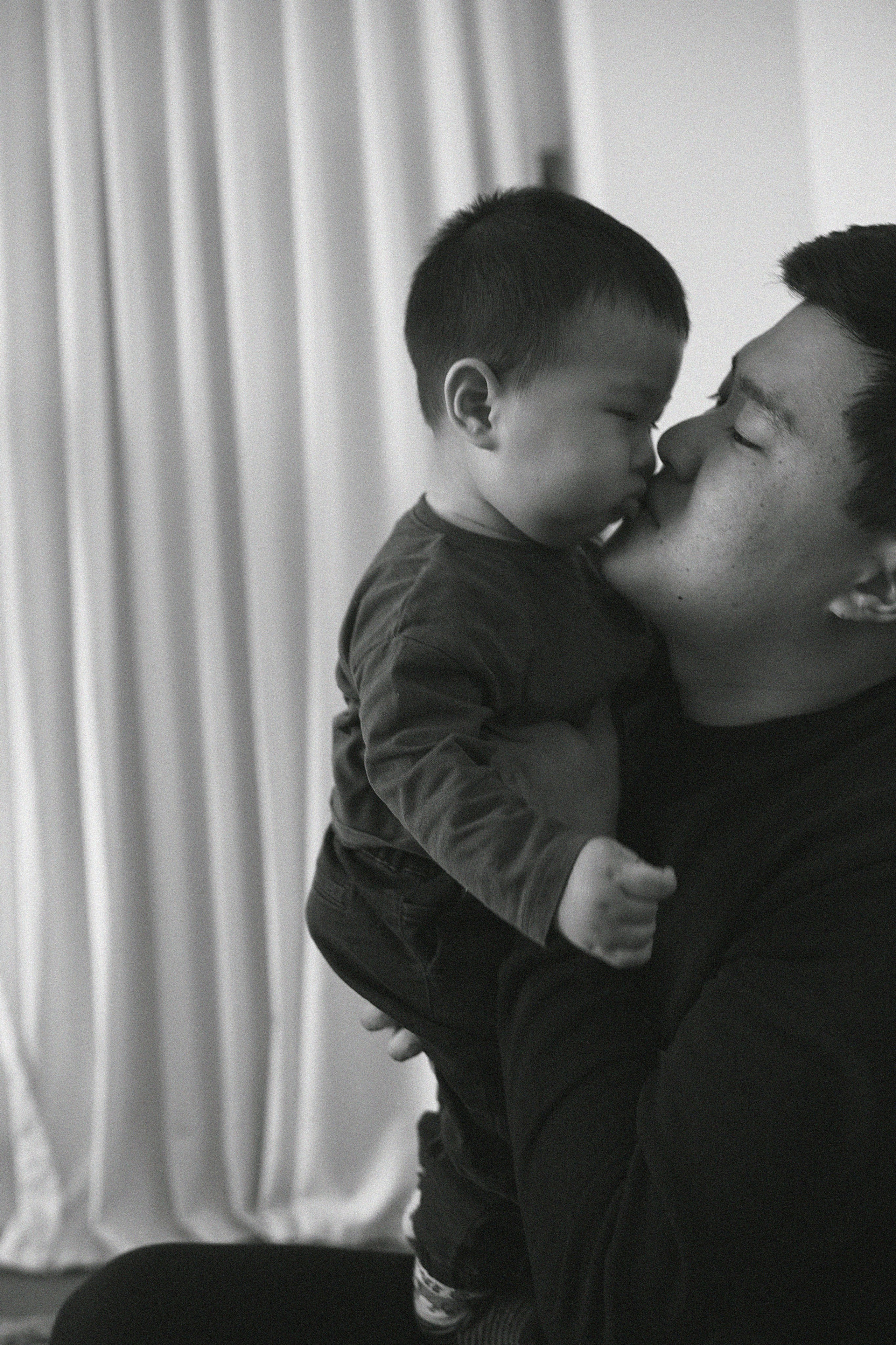 Семейная фотосессия в фотостудии Umai. Свадебный, семейный и портретный фотограф в Алматы, Костанай