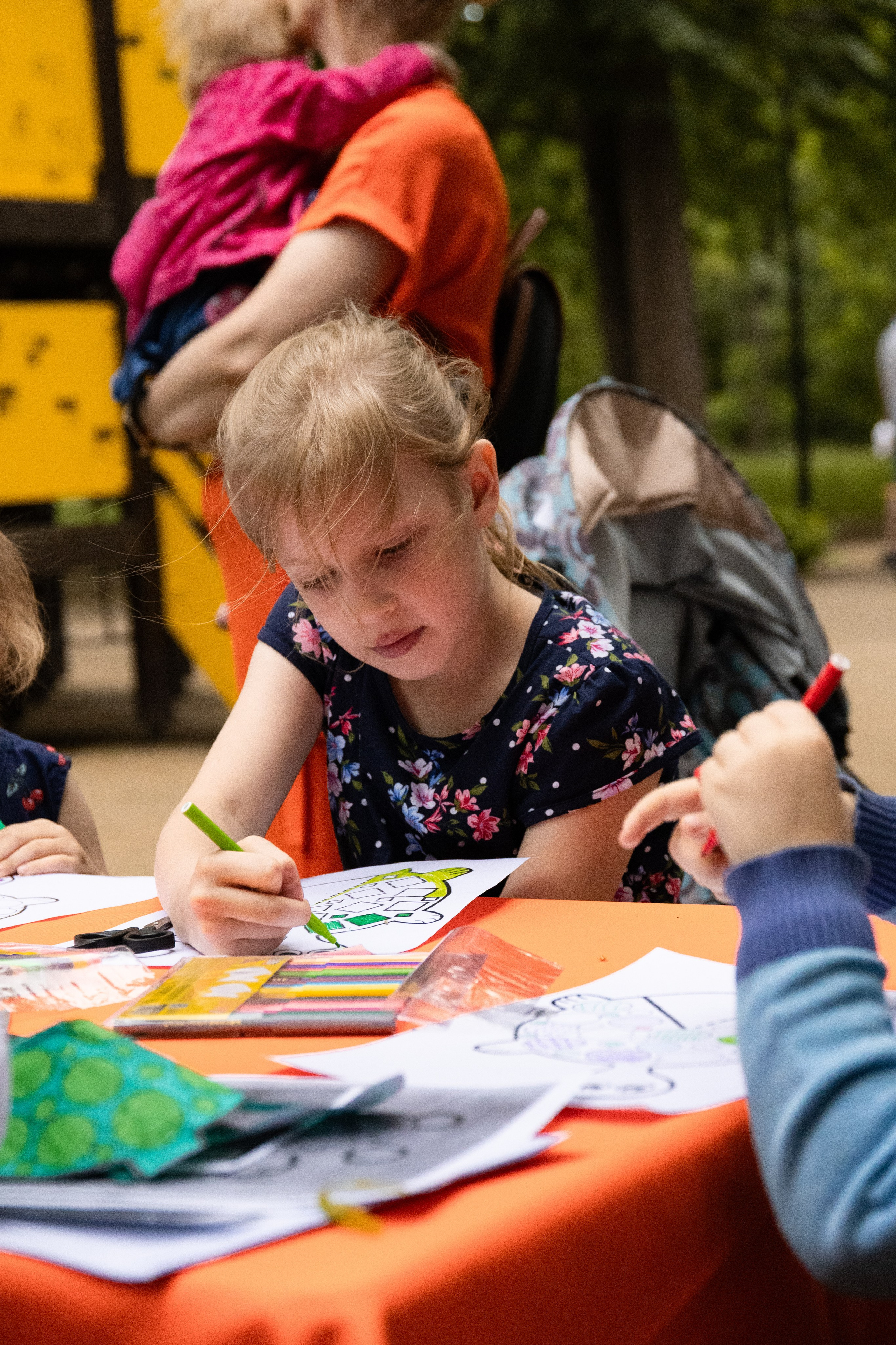 1 июня. День защиты детей и Фестиваль МногоЮность. Выпускные фотоальбомы в Москве и Московской области