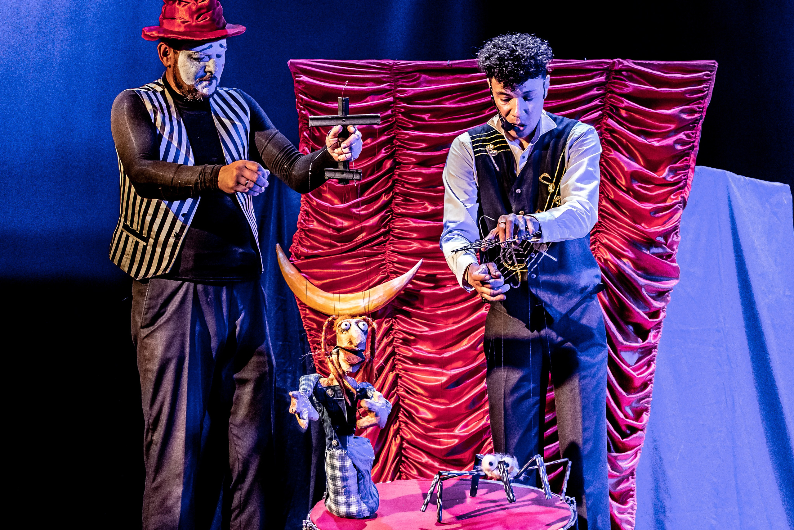 Цирк из Саквояжа спектакль театра САКВОЯЖ. Фотограф в Сочи Юрий Шептаев