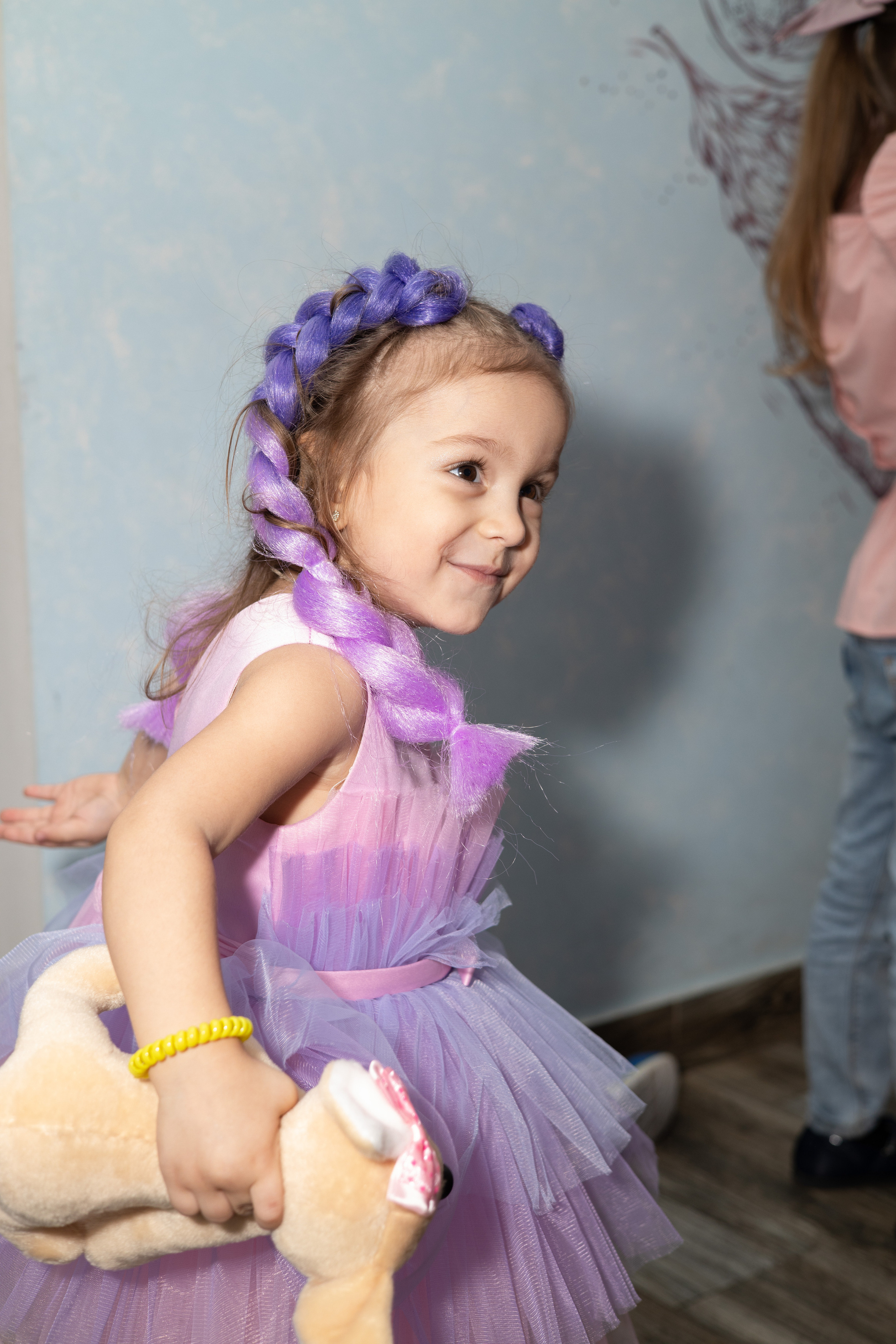 Маленькая девочка в красивом платье. Детский день рождения  Астрахань.