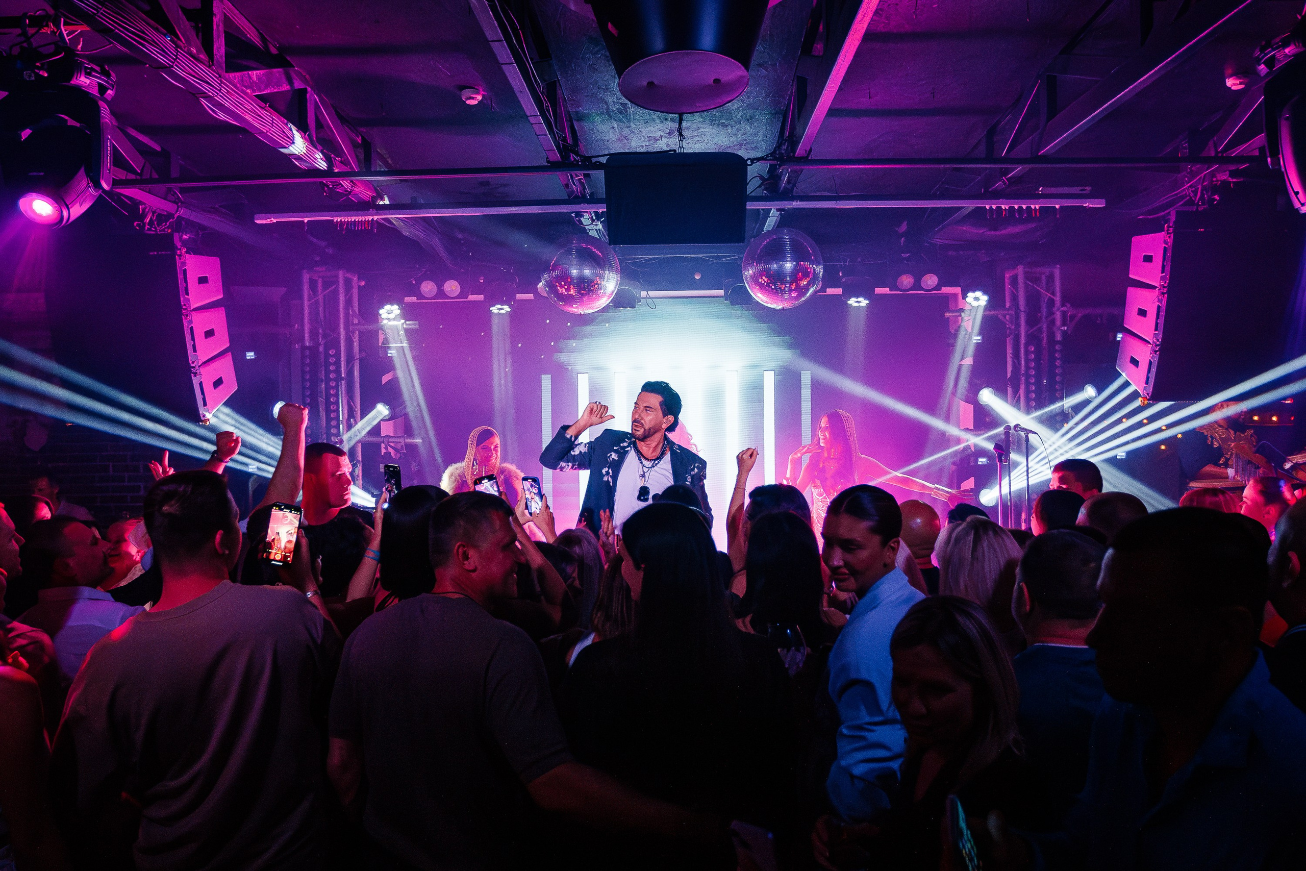 «АВРААМ РУССО"_Чайка на пляже_Ялта_21.06.2025. Аминов Руслан | Фотограф