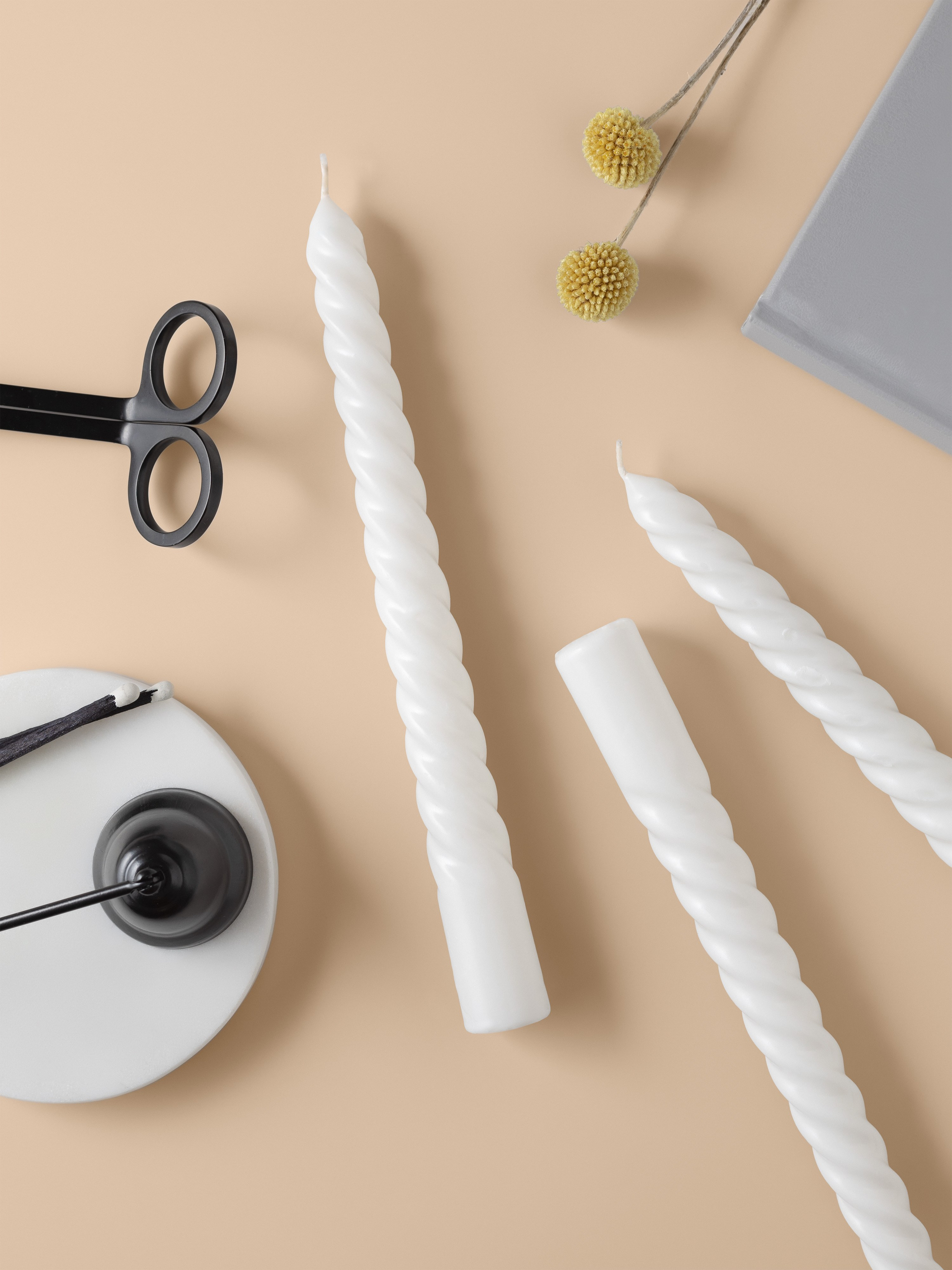 Свечи формовые из парафина. Предметный фотограф Северова Екатерина | Профессиональная предметная съёмка фото и видео в Санкт-Петербурге