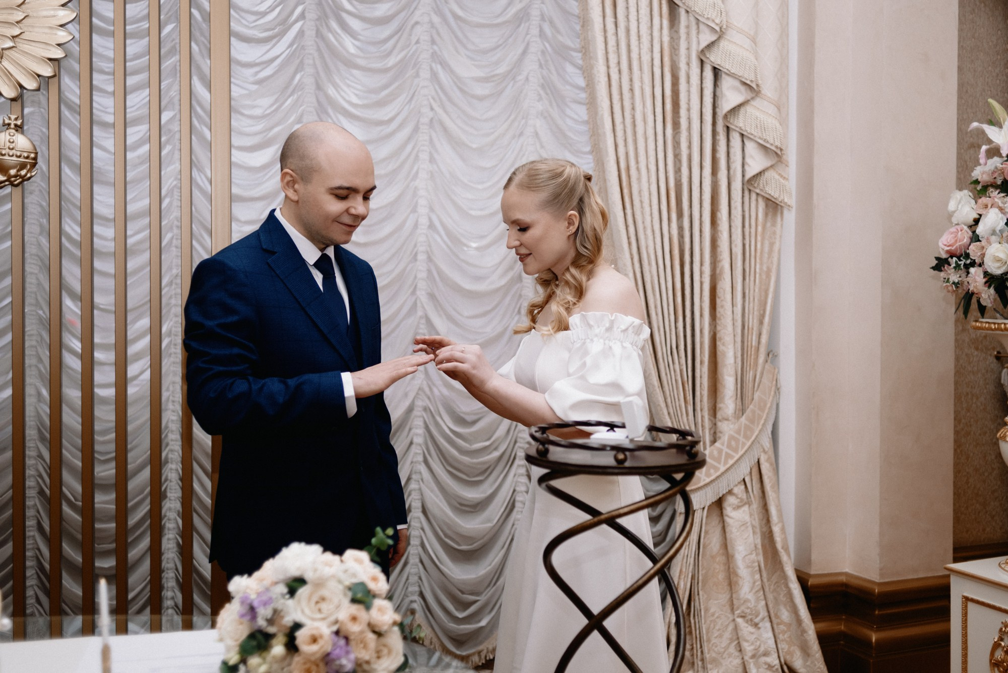 Свадебный фотограф в Тюмени — Фотосессия Максима и Лизы на крыше и в студии. Портретный фотограф Тюмень Дарья Мустафина