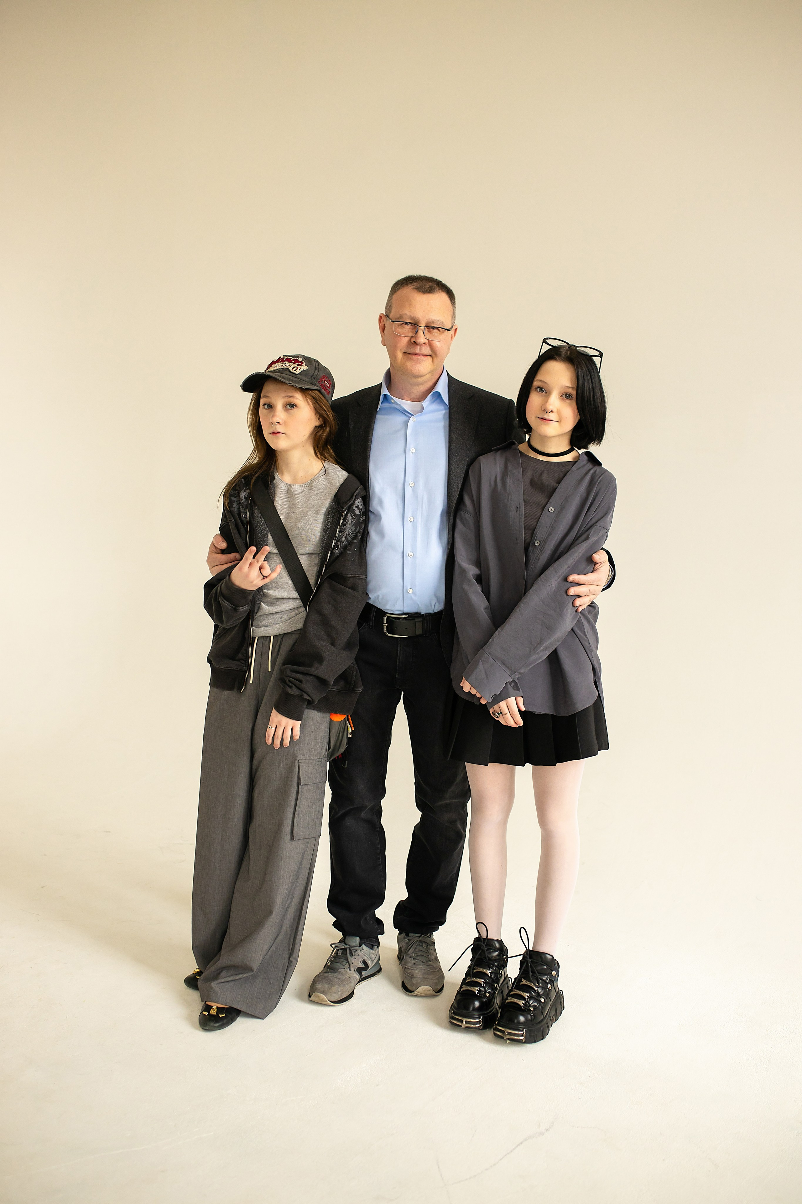 Семейная фотосессия на циклораме с естественным светом. Фотограф в Железнодорожном и Балашихе