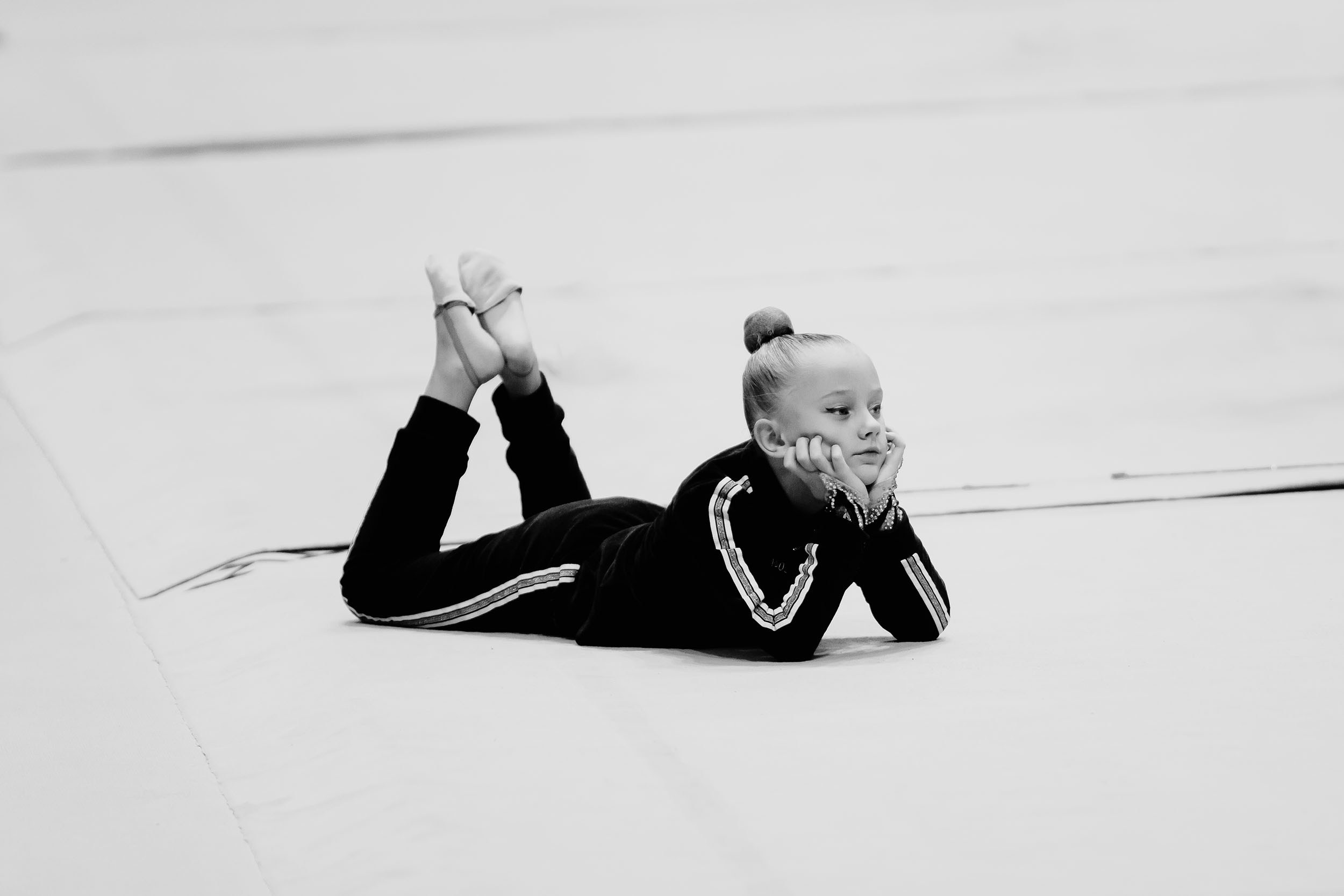 Гимнастка на разминке