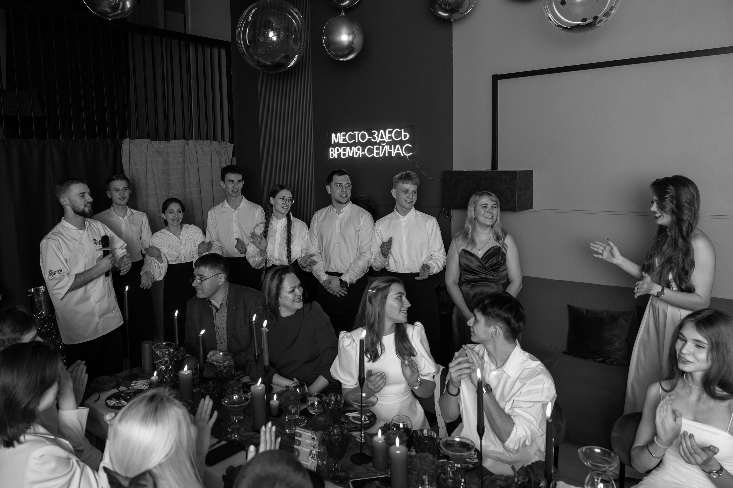 День рождение Марии, иммерсивный ужин. Семейный и женский фотограф, стильный репортаж в г. Новосибирск