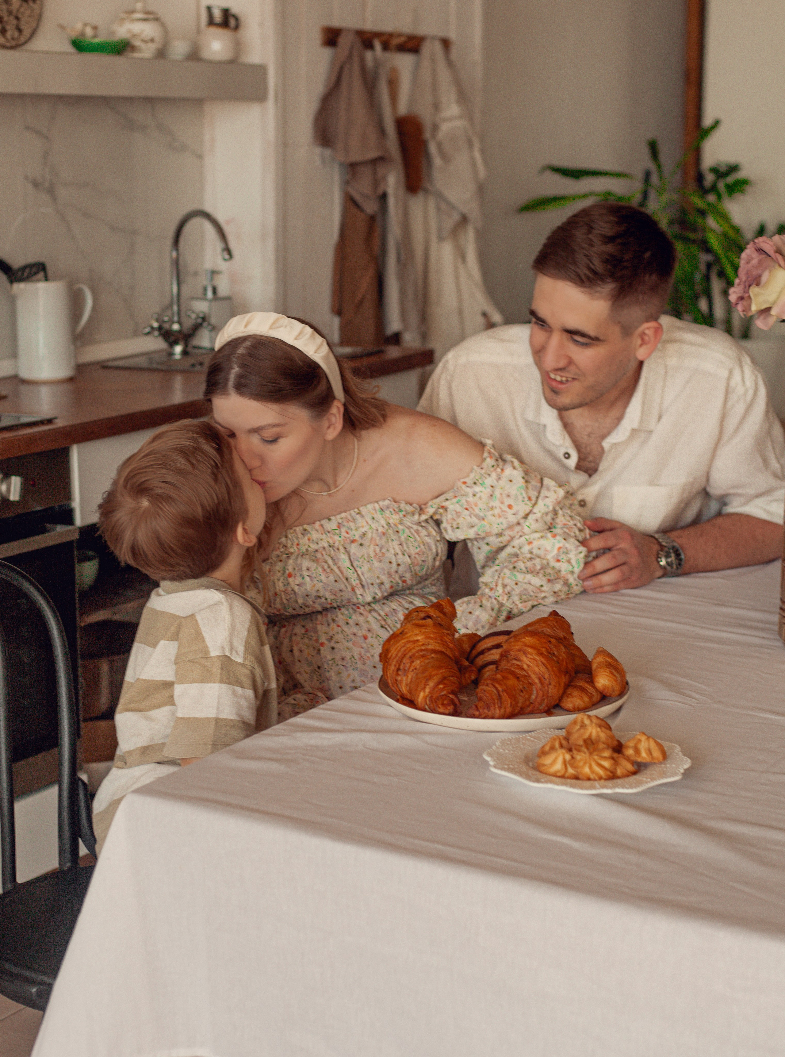 Семейная студийная съемка. Фотограф беременности и семейных историй в Москве Юлия Варт
