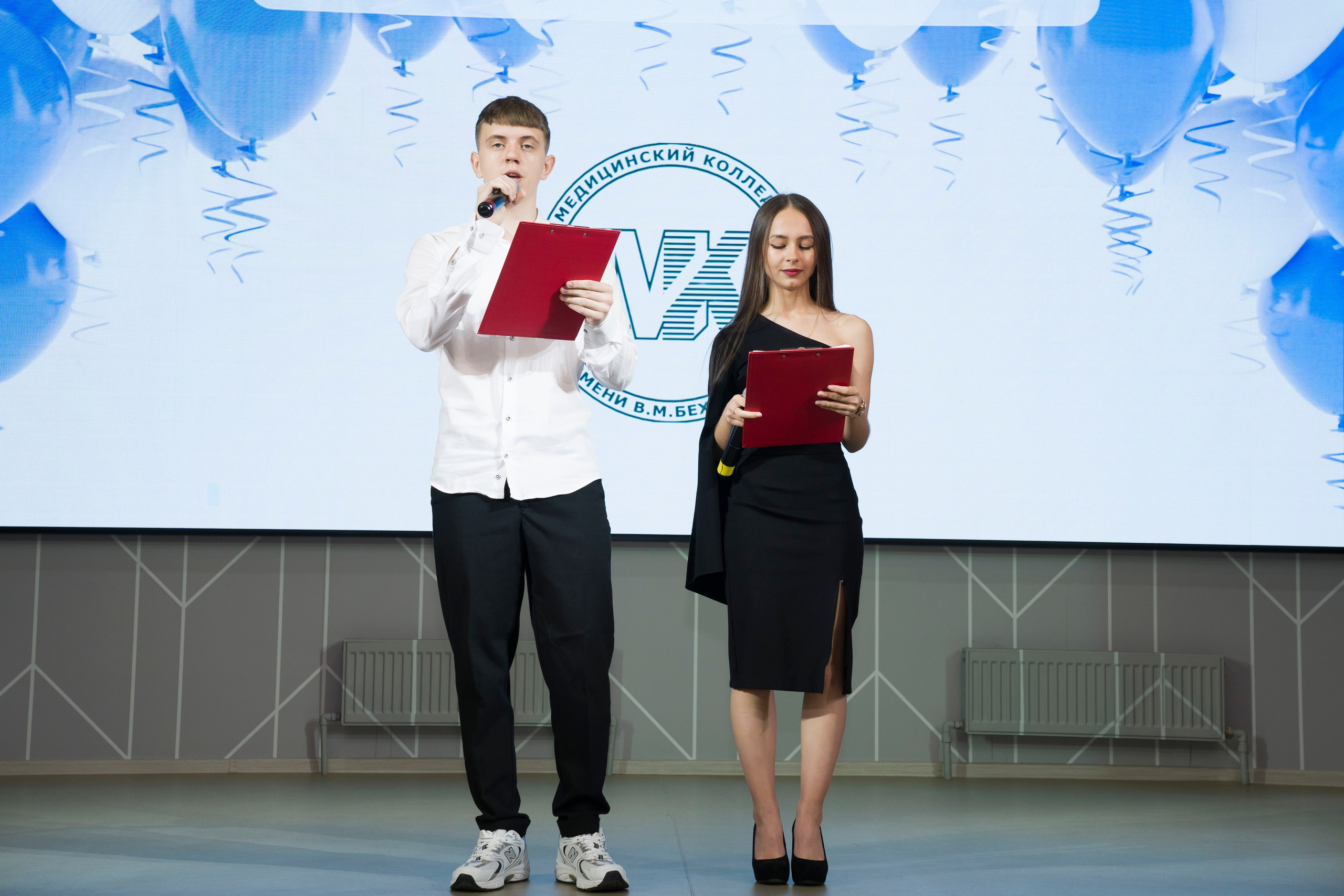 Выпускной в медколледже. Фотограф в Санкт-Петербурге. Репортажная и все съёмки для бизнеса