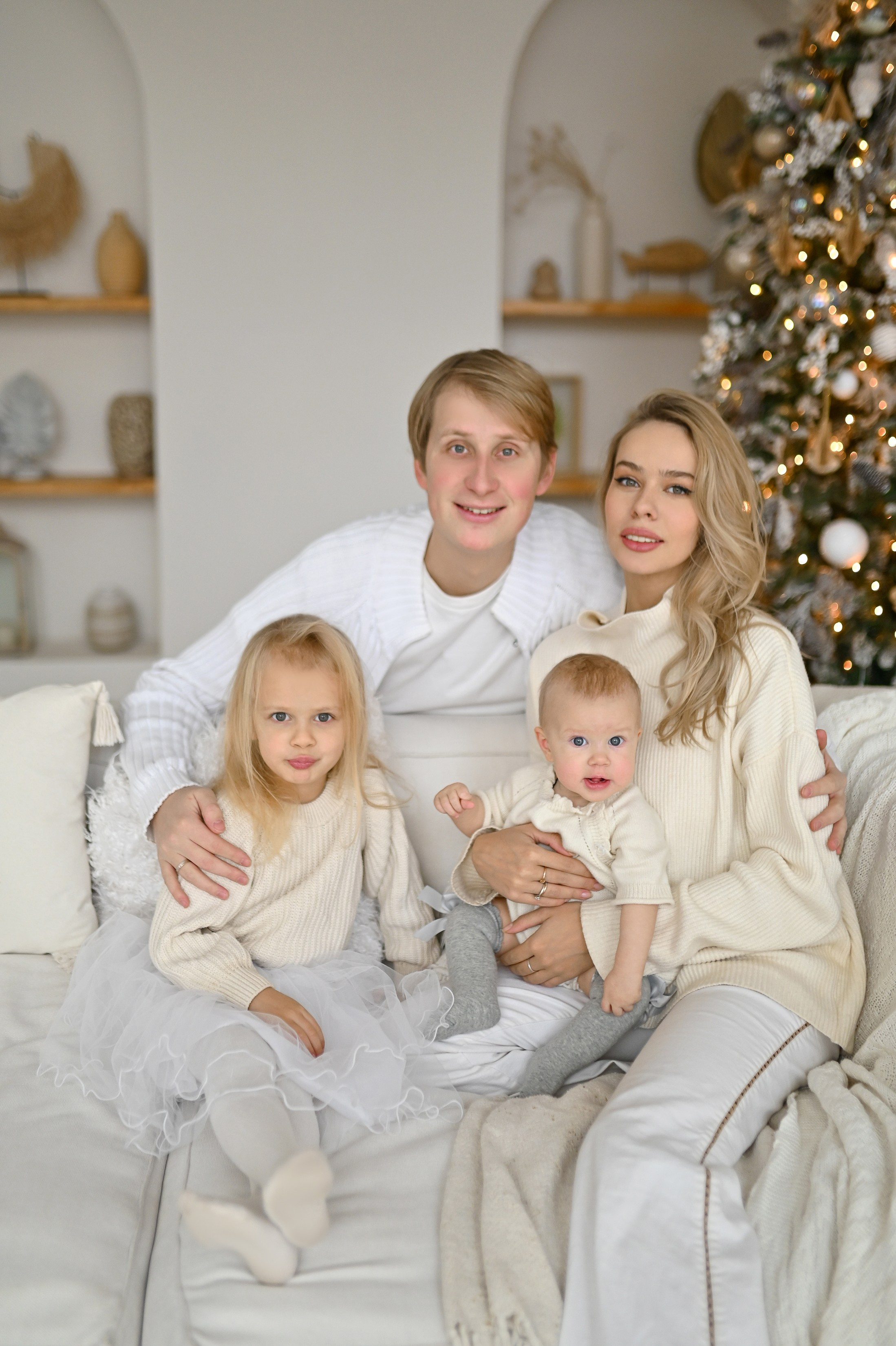 Семейная фотосессия в зале Убуд фотостудия Мимика. Semerlina.ru